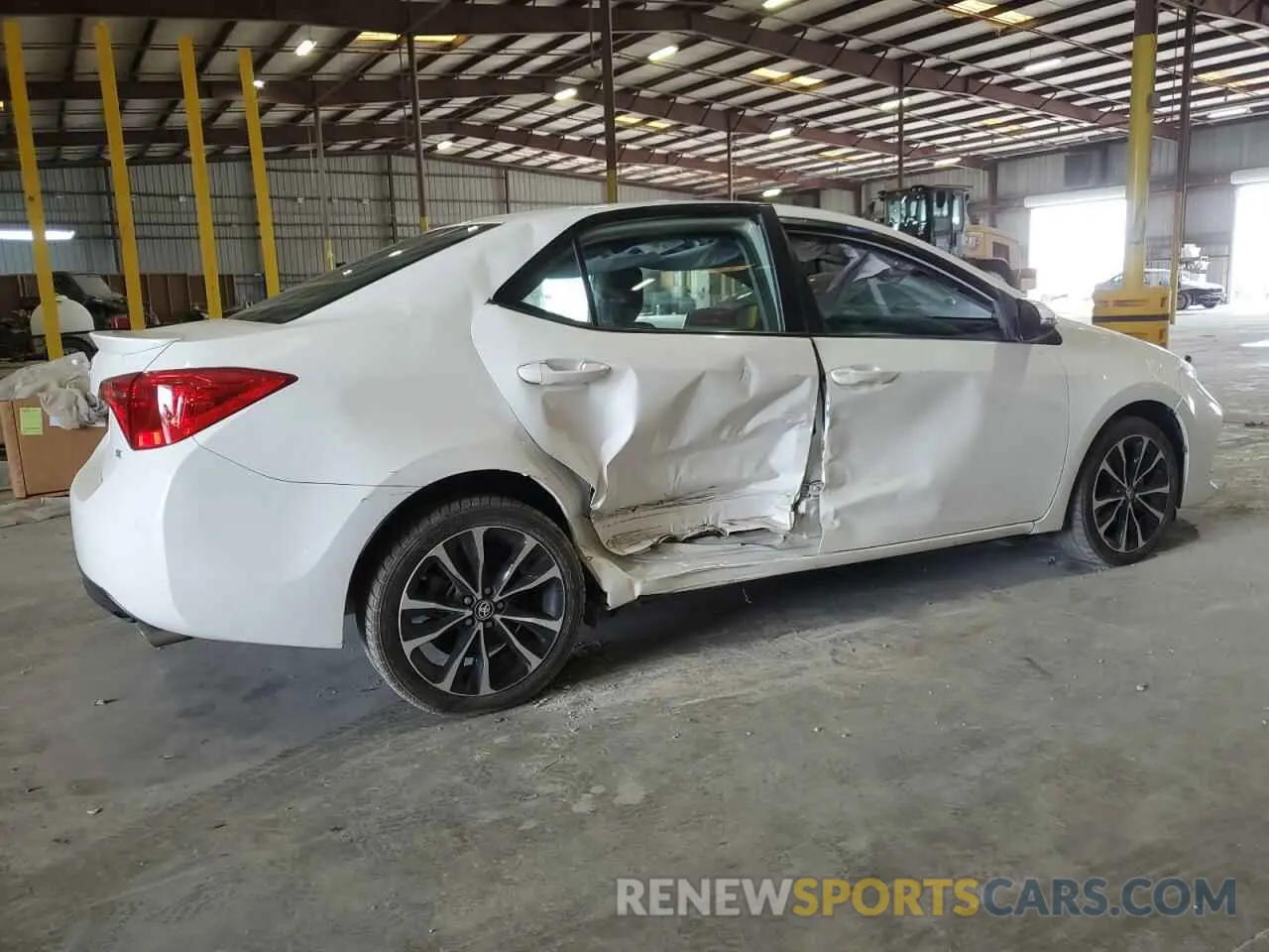 3 fotografías del automóvil dañado 5YFBURHE1KP946876 TOYOTA COROLLA 2019
