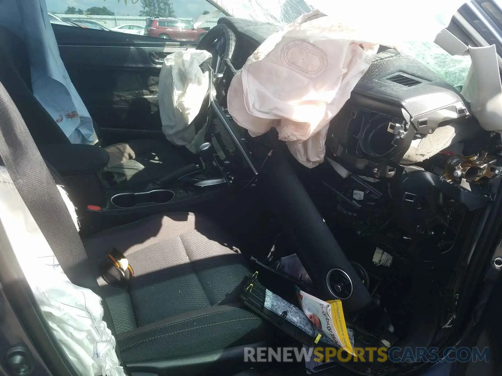 5 fotografías del automóvil dañado 5YFBURHE1KP947266 TOYOTA COROLLA 2019