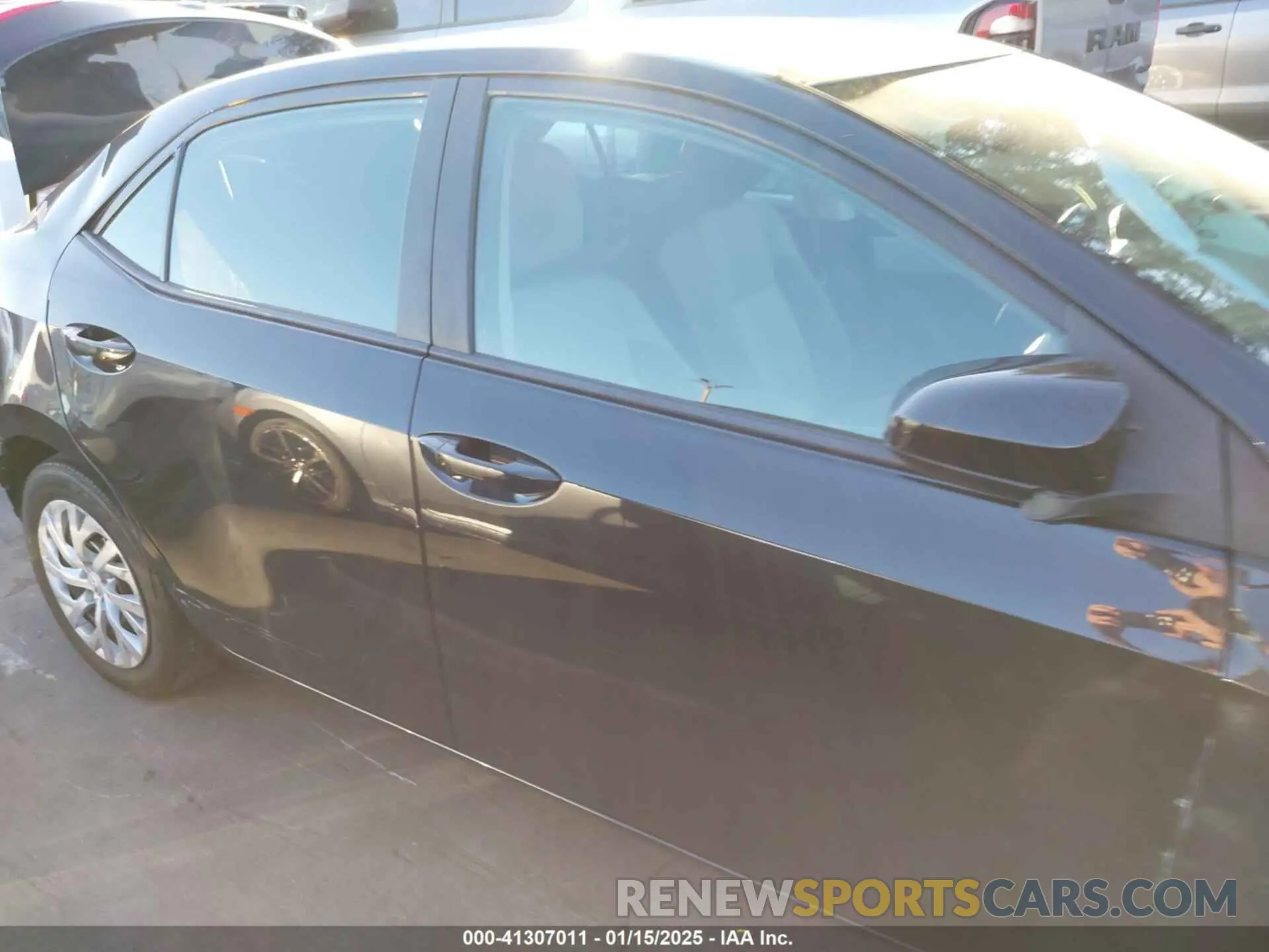14 fotografías del automóvil dañado 5YFBURHE1KP947607 TOYOTA COROLLA 2019
