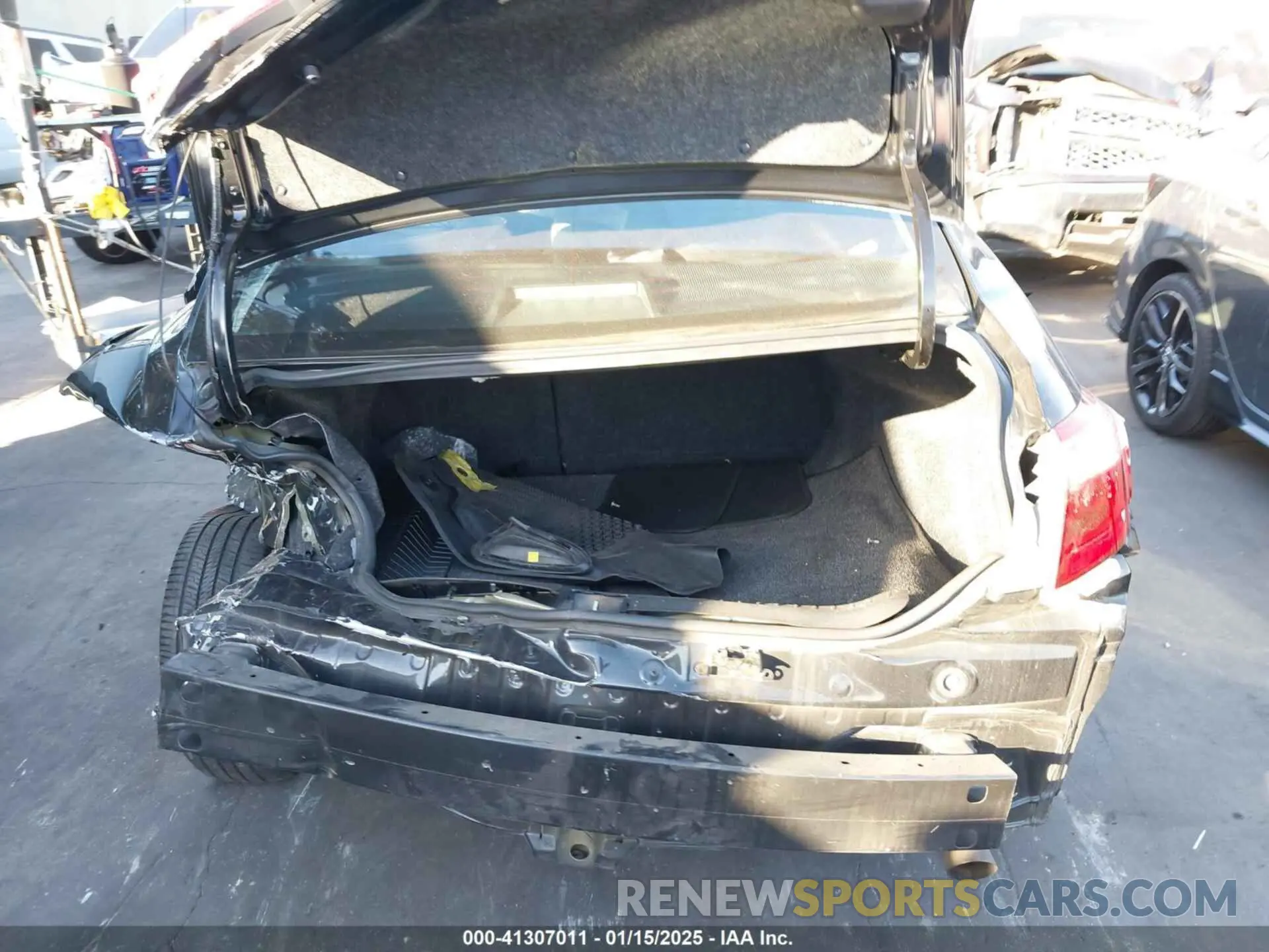 17 fotografías del automóvil dañado 5YFBURHE1KP947607 TOYOTA COROLLA 2019