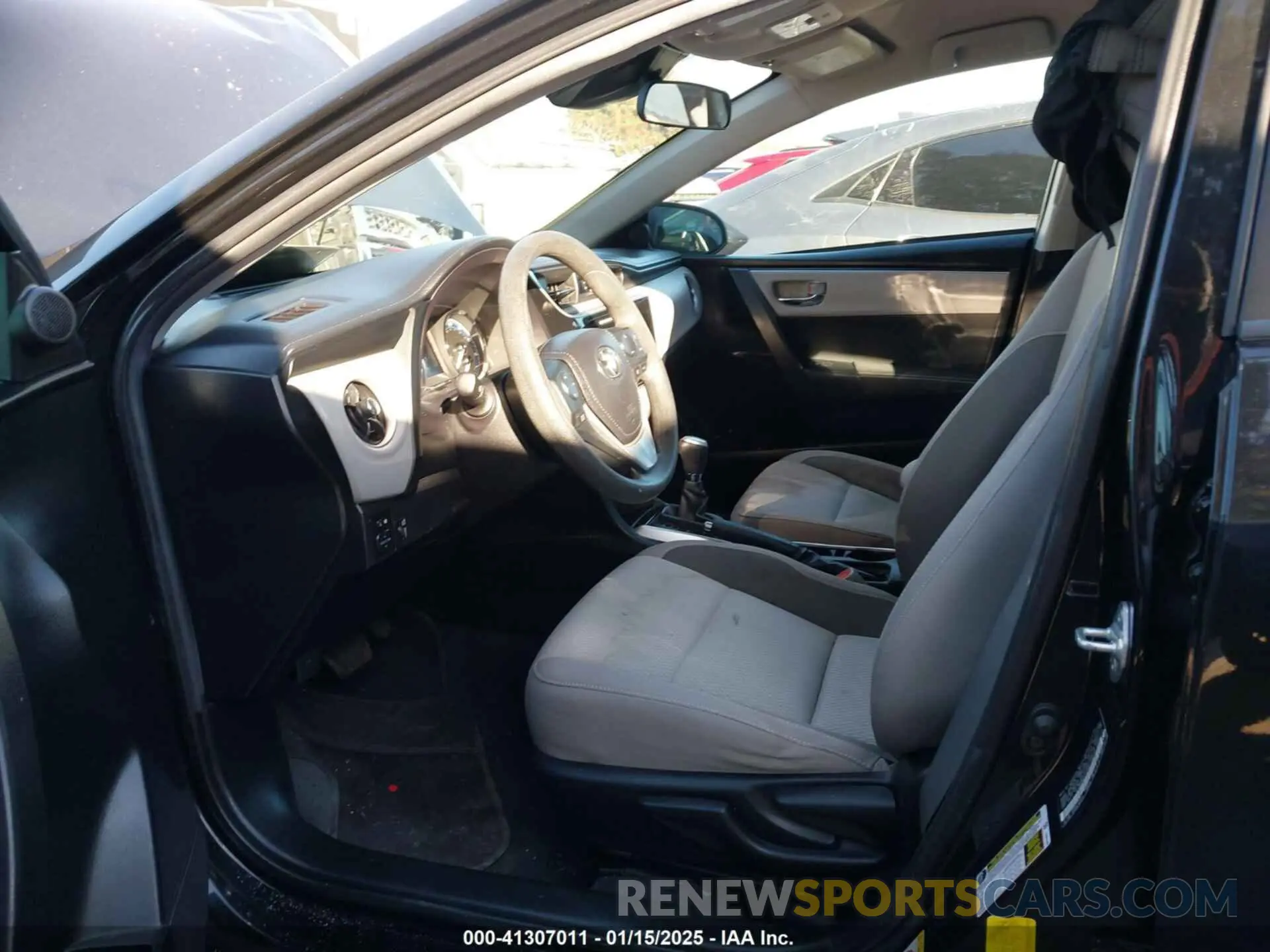 19 fotografías del automóvil dañado 5YFBURHE1KP947607 TOYOTA COROLLA 2019