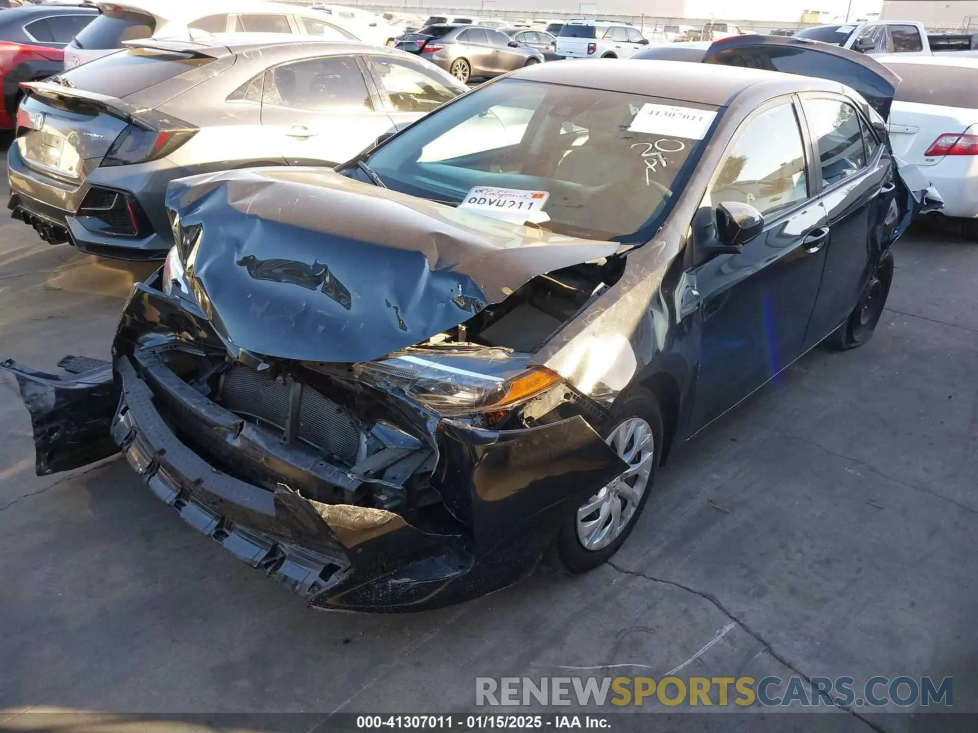 2 fotografías del automóvil dañado 5YFBURHE1KP947607 TOYOTA COROLLA 2019
