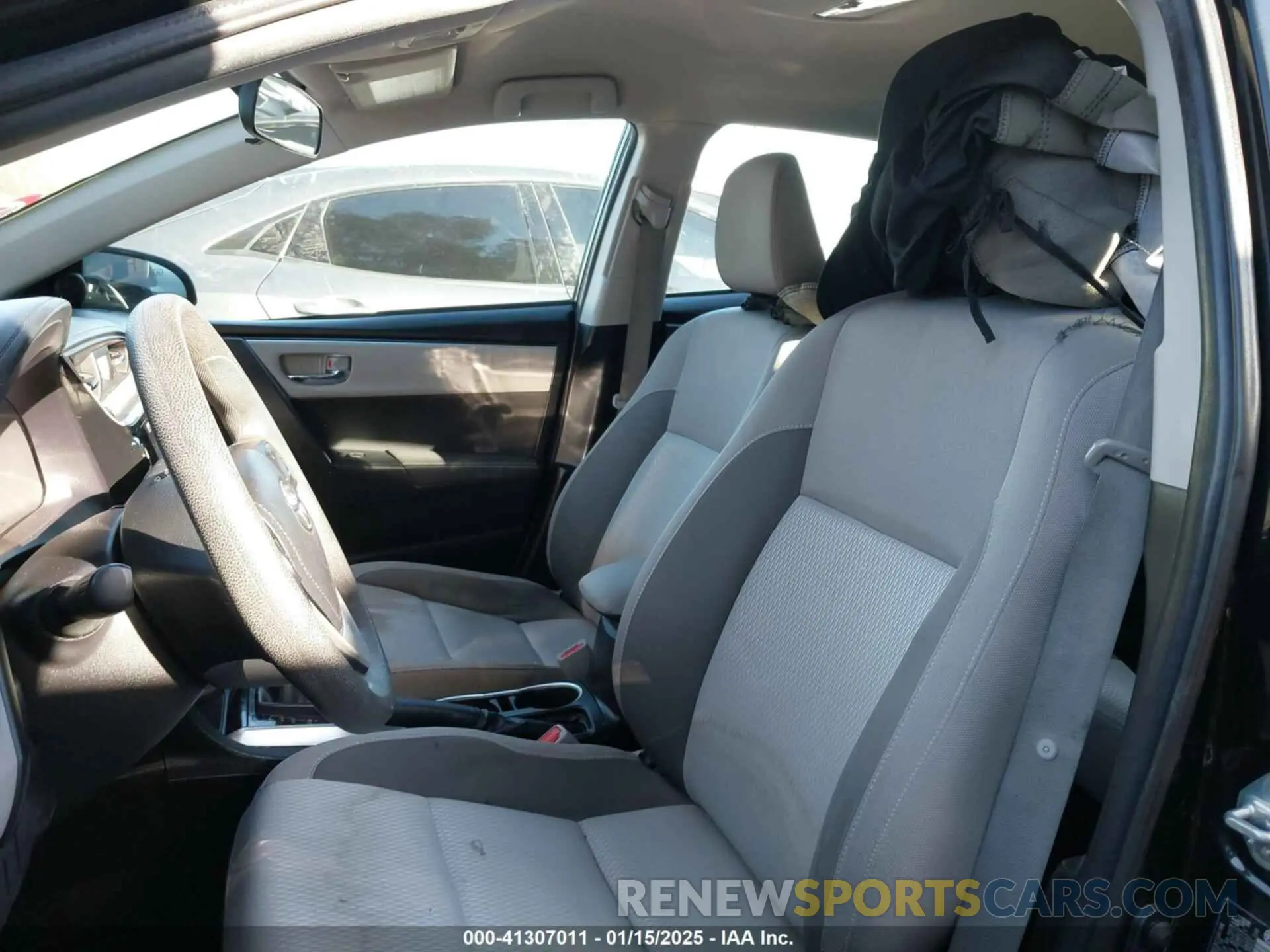 20 fotografías del automóvil dañado 5YFBURHE1KP947607 TOYOTA COROLLA 2019