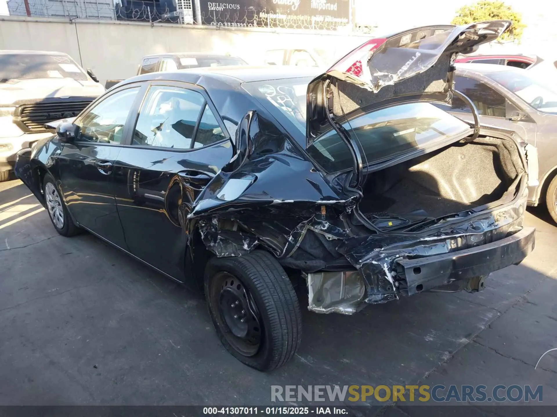 3 fotografías del automóvil dañado 5YFBURHE1KP947607 TOYOTA COROLLA 2019
