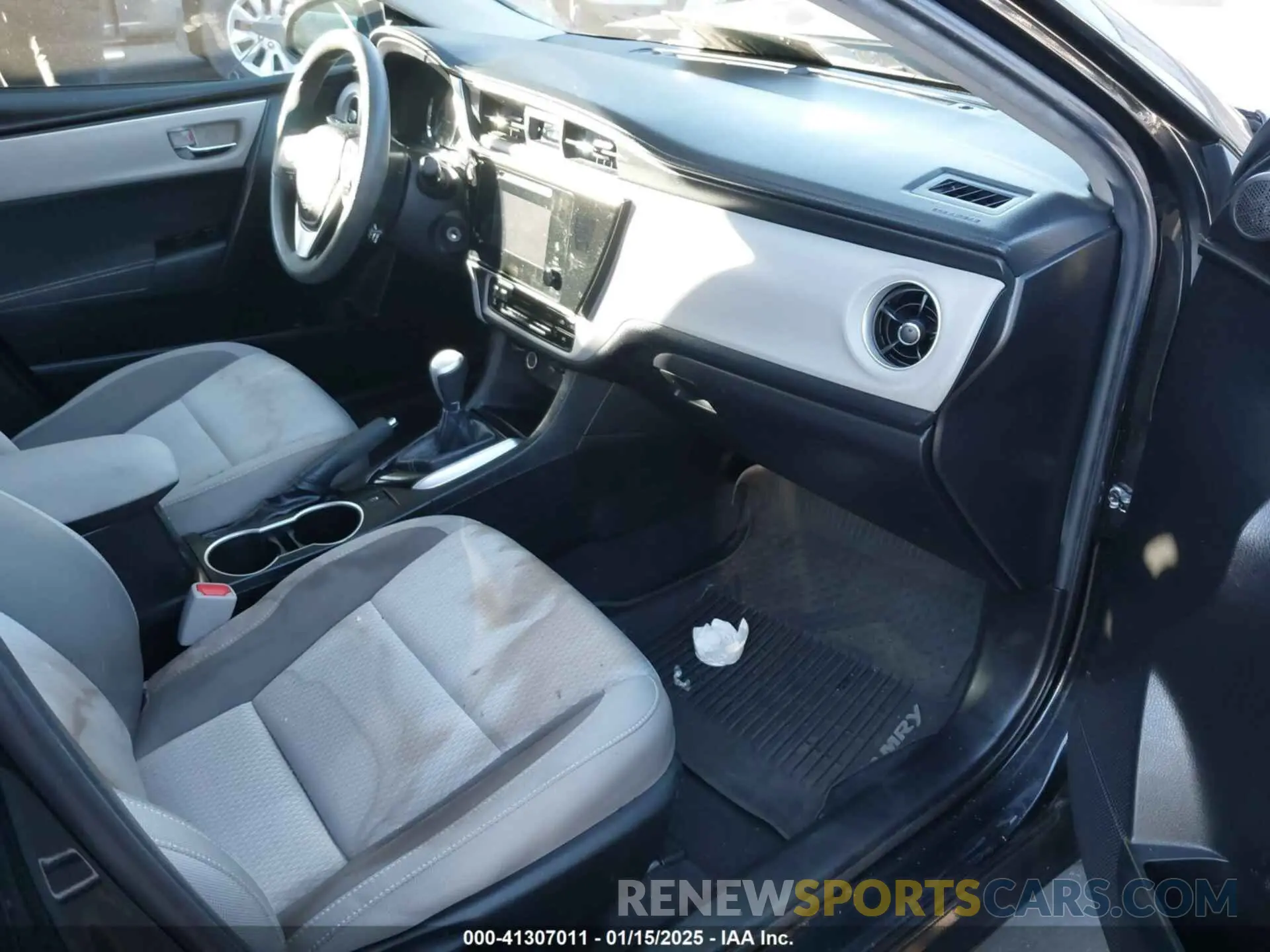 5 fotografías del automóvil dañado 5YFBURHE1KP947607 TOYOTA COROLLA 2019