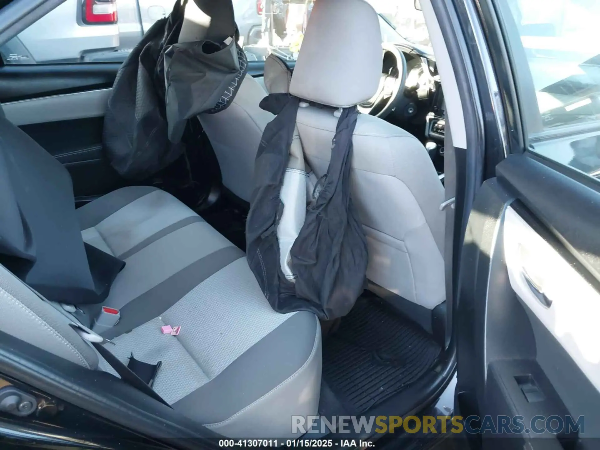 8 fotografías del automóvil dañado 5YFBURHE1KP947607 TOYOTA COROLLA 2019
