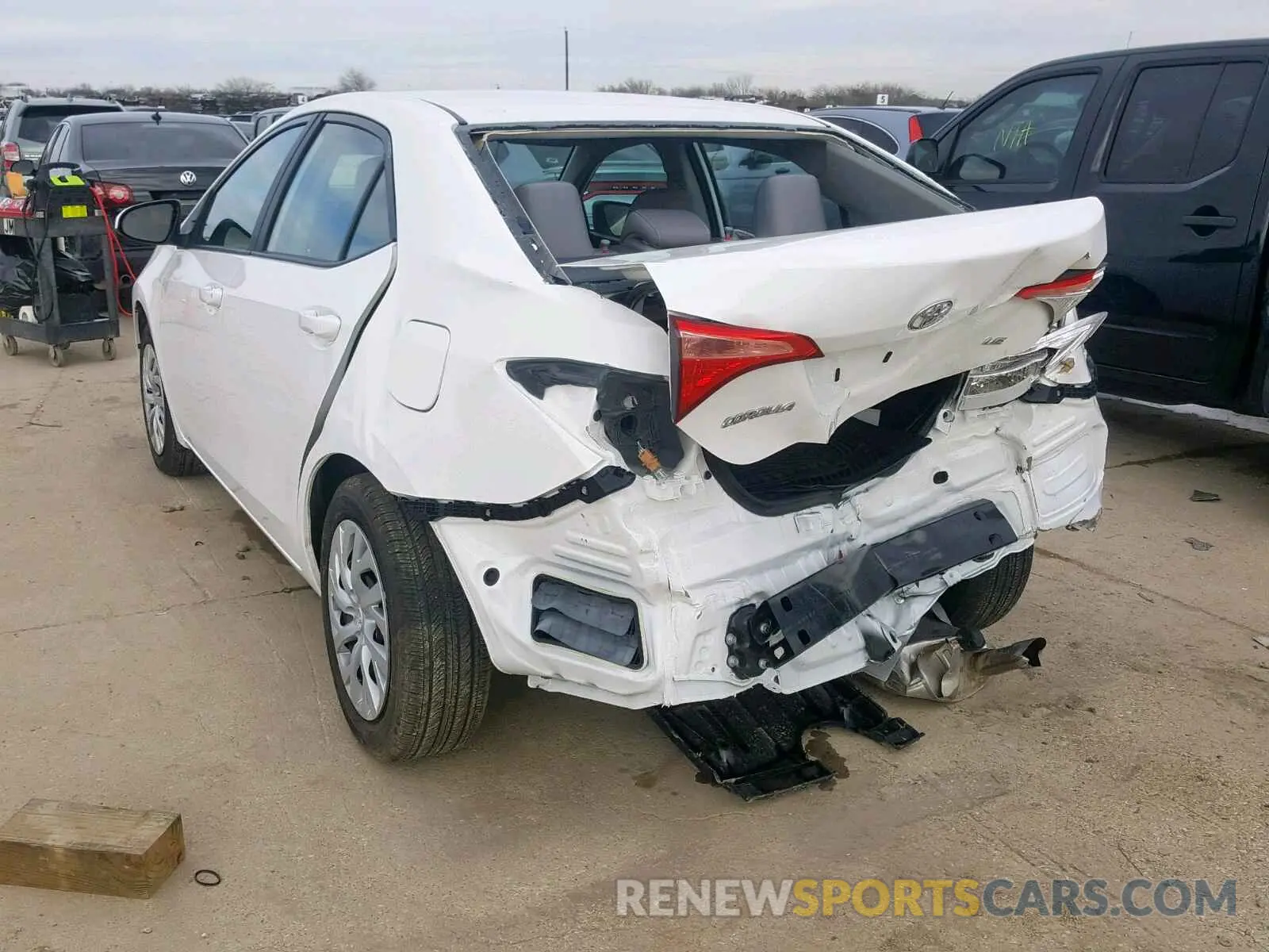 3 fotografías del automóvil dañado 5YFBURHE2KP888678 TOYOTA COROLLA 2019