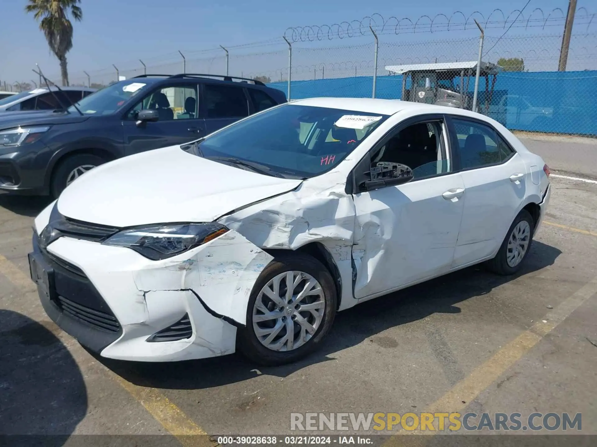 2 fotografías del automóvil dañado 5YFBURHE2KP892391 TOYOTA COROLLA 2019