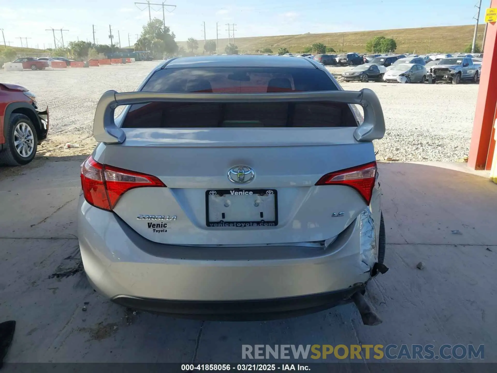 16 fotografías del automóvil dañado 5YFBURHE2KP902370 TOYOTA COROLLA 2019