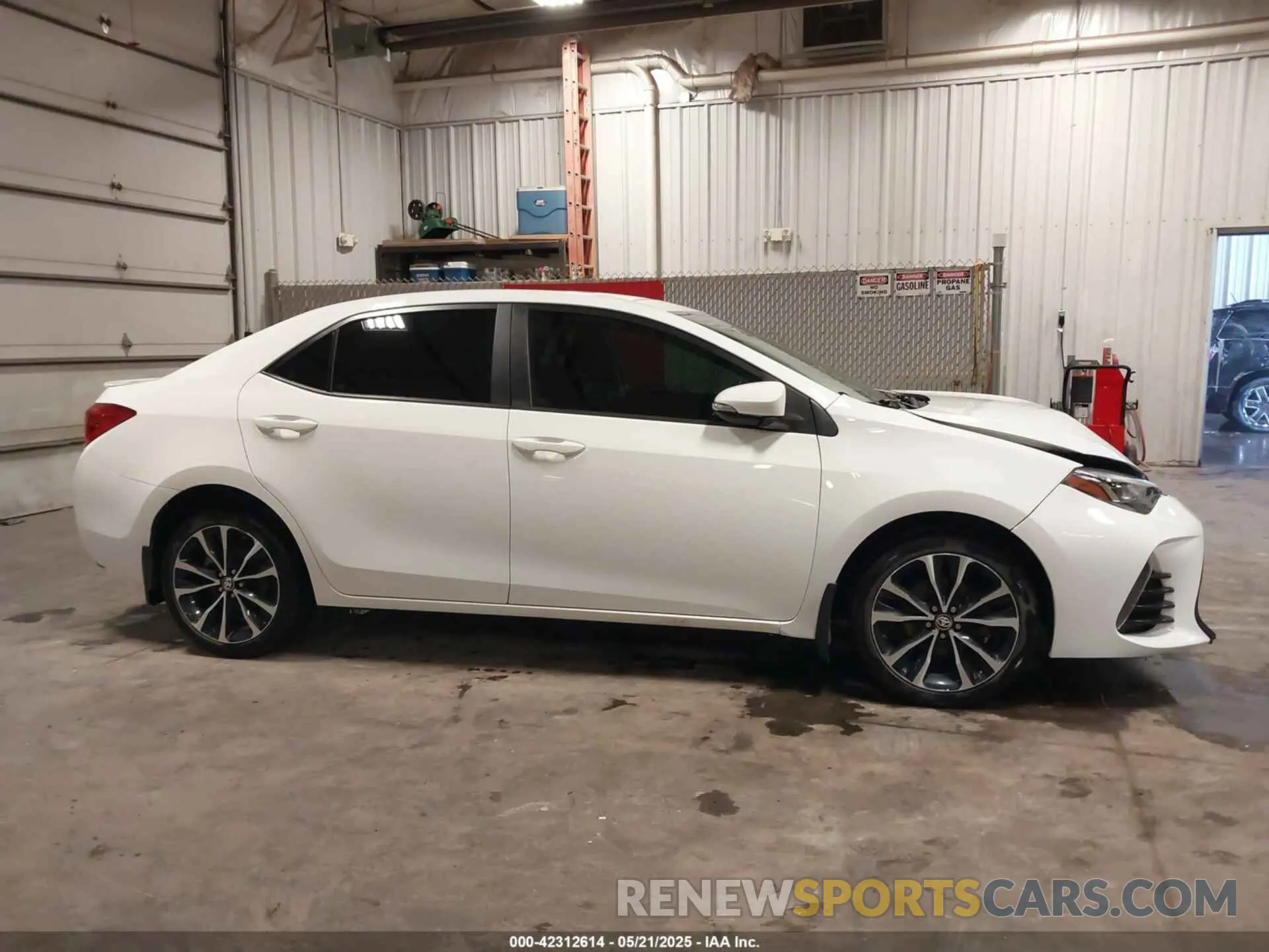 13 fotografías del automóvil dañado 5YFBURHE2KP903812 TOYOTA COROLLA 2019