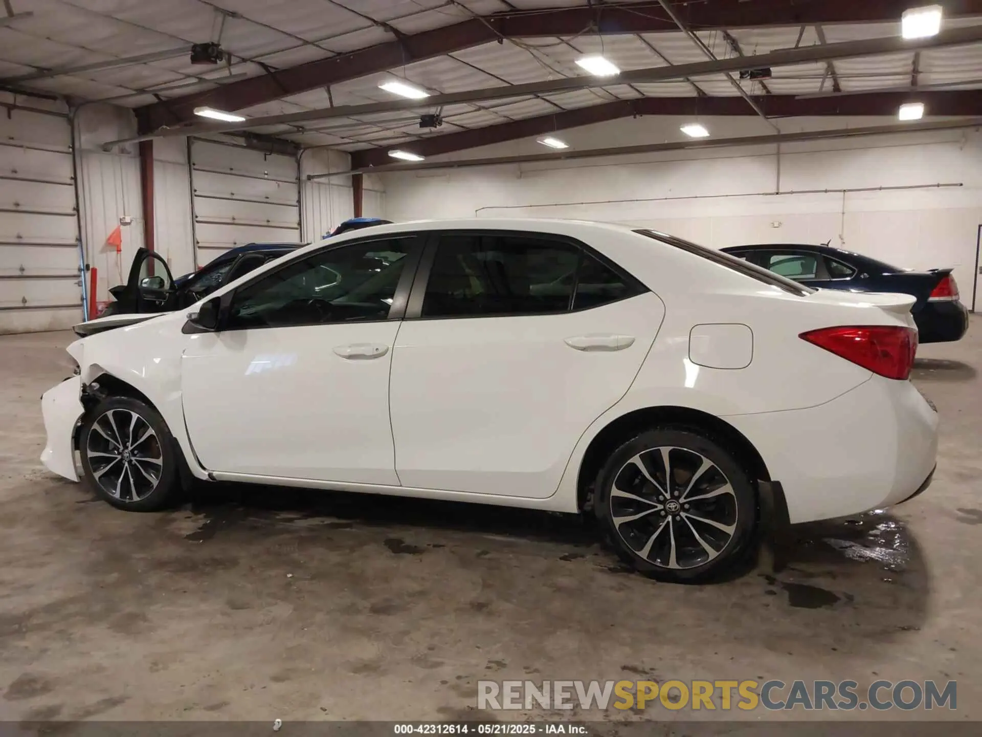14 fotografías del automóvil dañado 5YFBURHE2KP903812 TOYOTA COROLLA 2019
