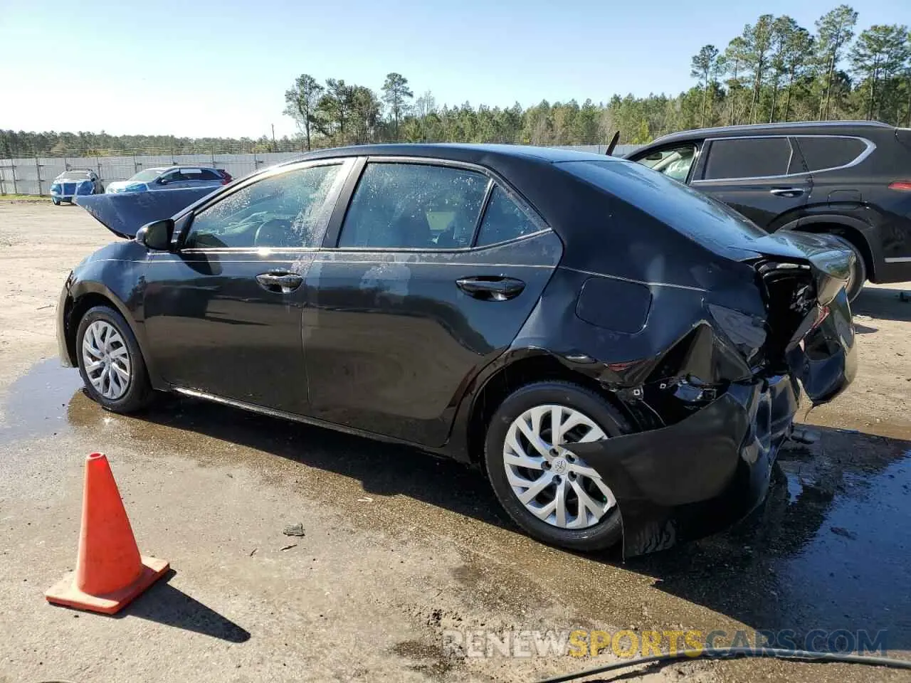 2 fotografías del automóvil dañado 5YFBURHE2KP913630 TOYOTA COROLLA 2019