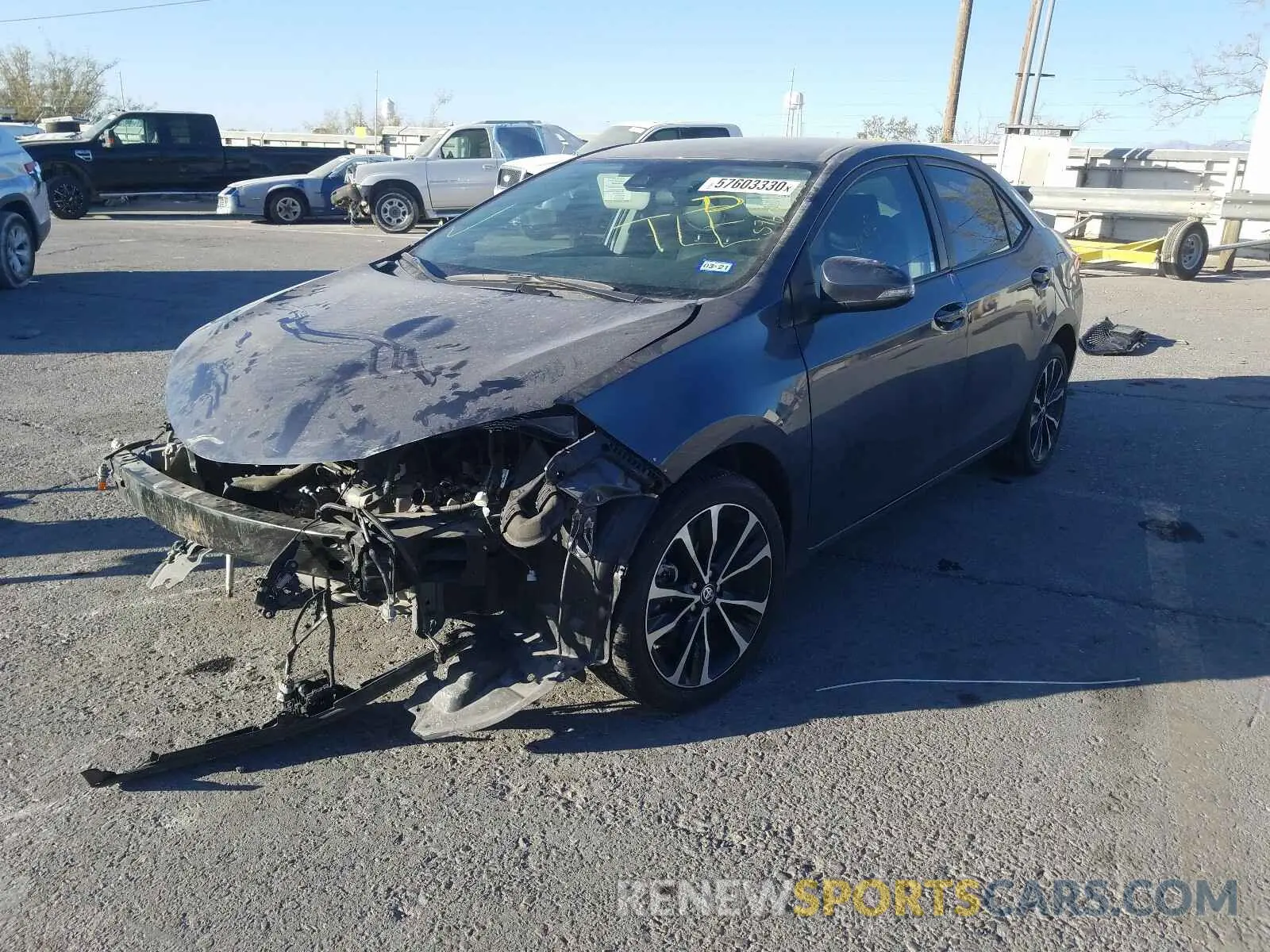 2 fotografías del automóvil dañado 5YFBURHE2KP920643 TOYOTA COROLLA 2019