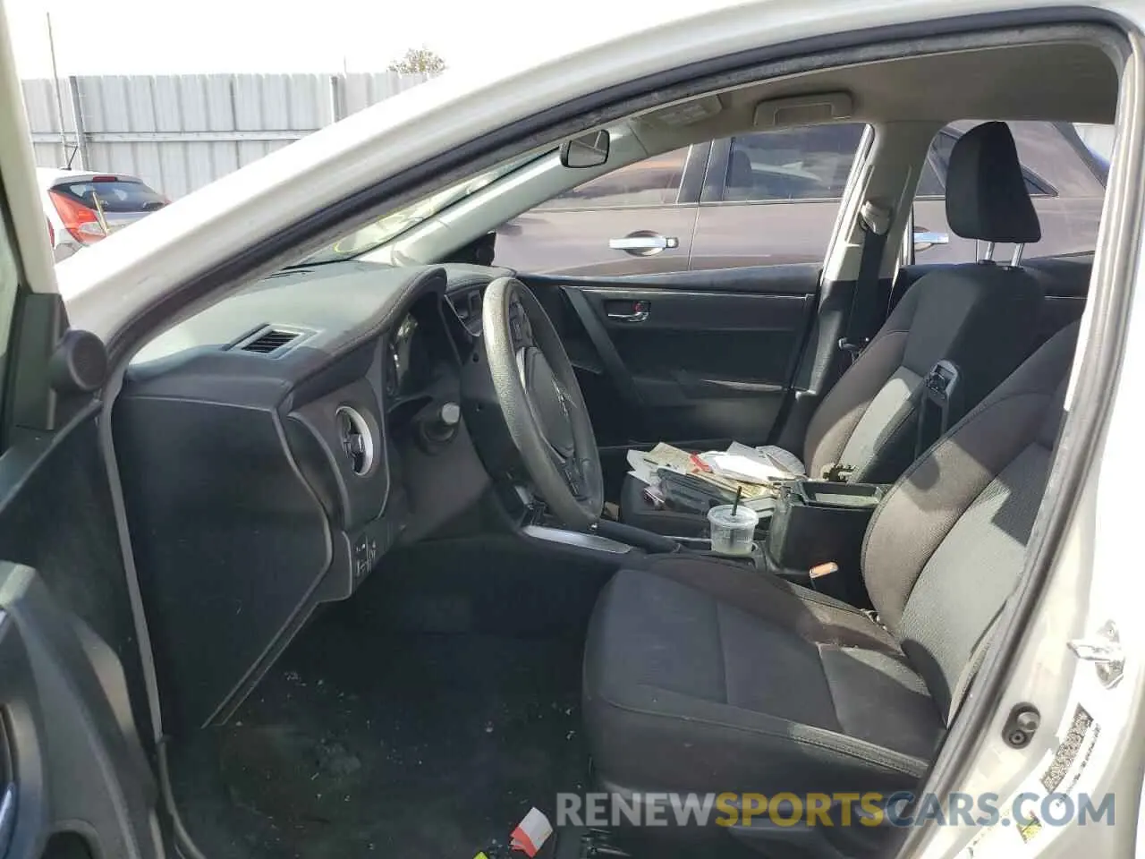 5 fotografías del automóvil dañado 5YFBURHE2KP936275 TOYOTA COROLLA 2019