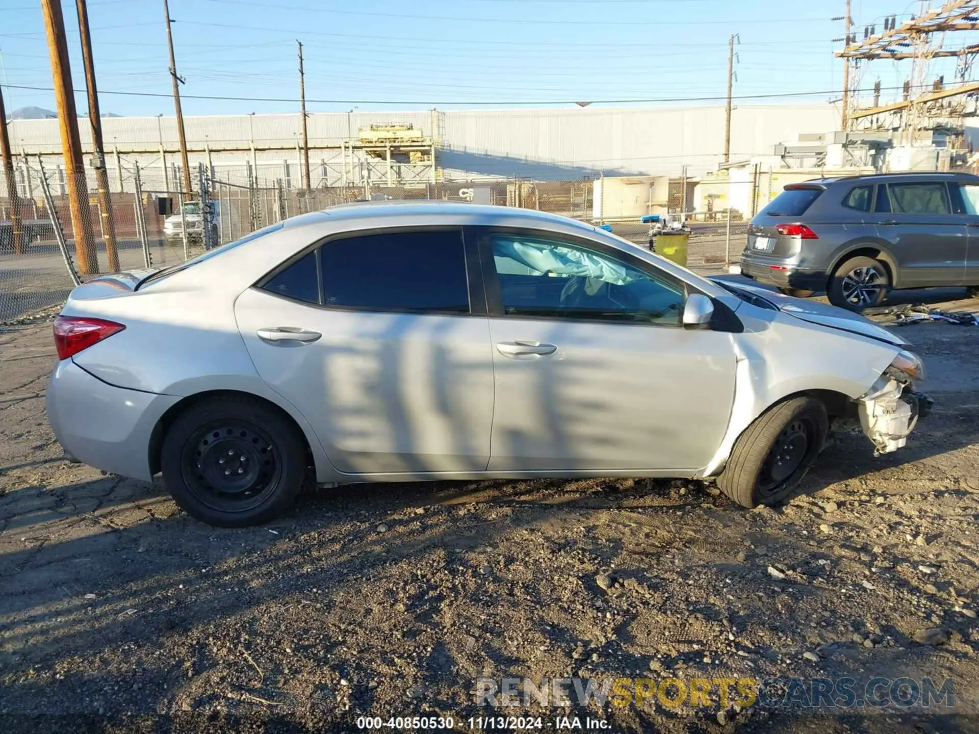 13 fotografías del automóvil dañado 5YFBURHE2KP940035 TOYOTA COROLLA 2019