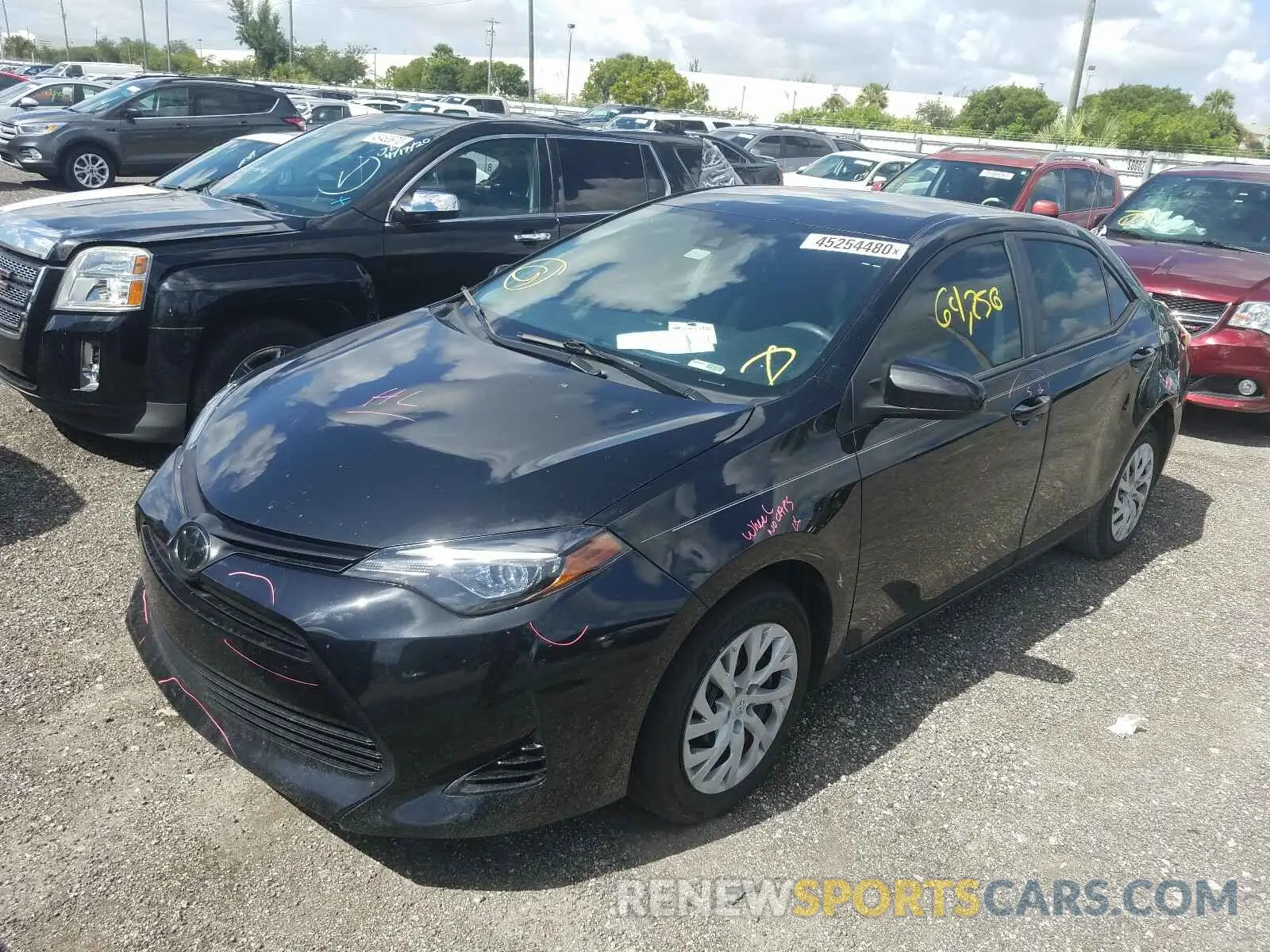 2 fotografías del automóvil dañado 5YFBURHE3KP858590 TOYOTA COROLLA 2019