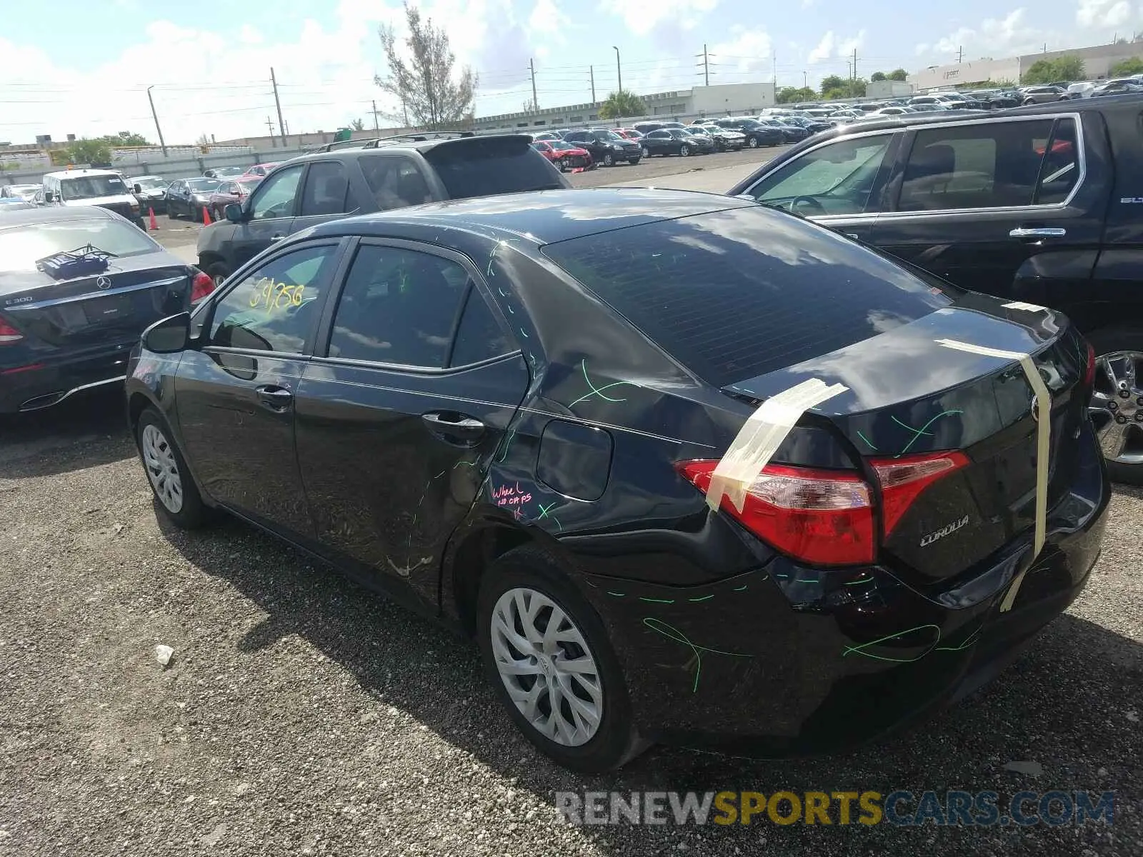 3 fotografías del automóvil dañado 5YFBURHE3KP858590 TOYOTA COROLLA 2019