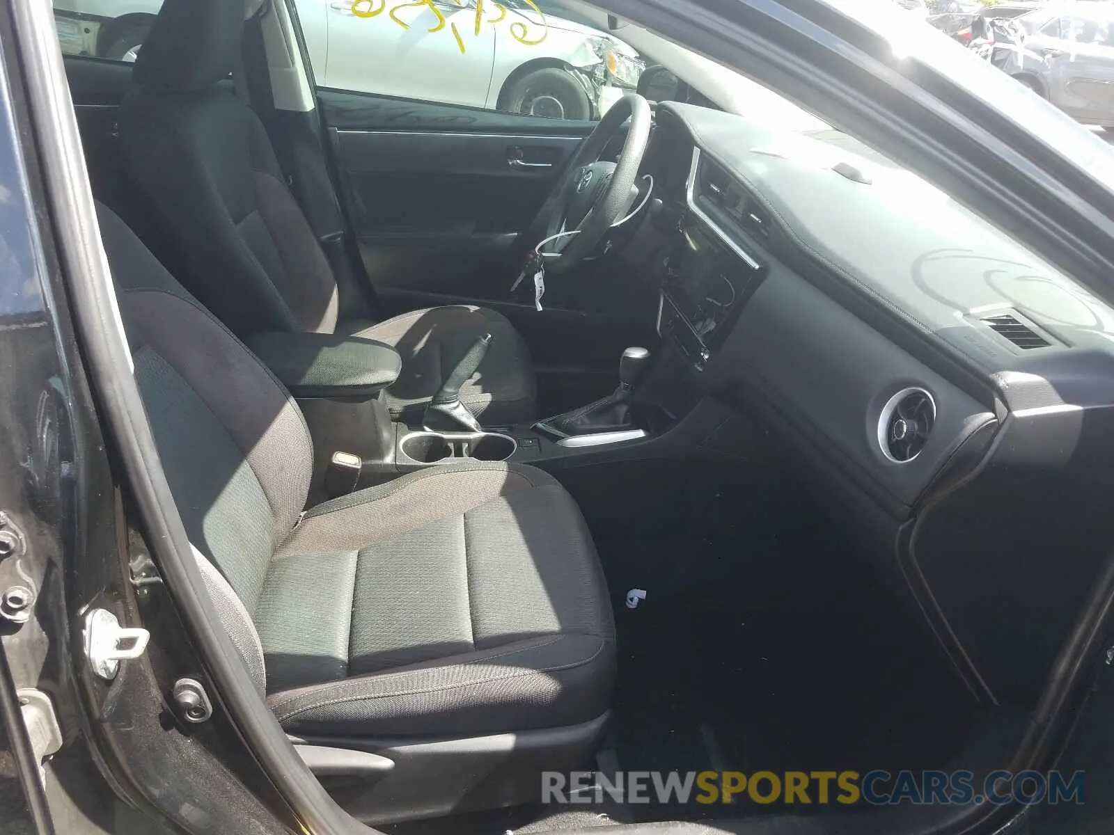 5 fotografías del automóvil dañado 5YFBURHE3KP858590 TOYOTA COROLLA 2019