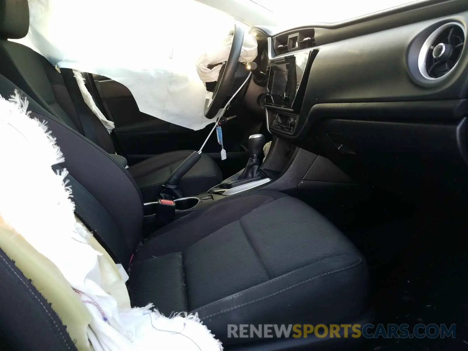 5 fotografías del automóvil dañado 5YFBURHE3KP860789 TOYOTA COROLLA 2019