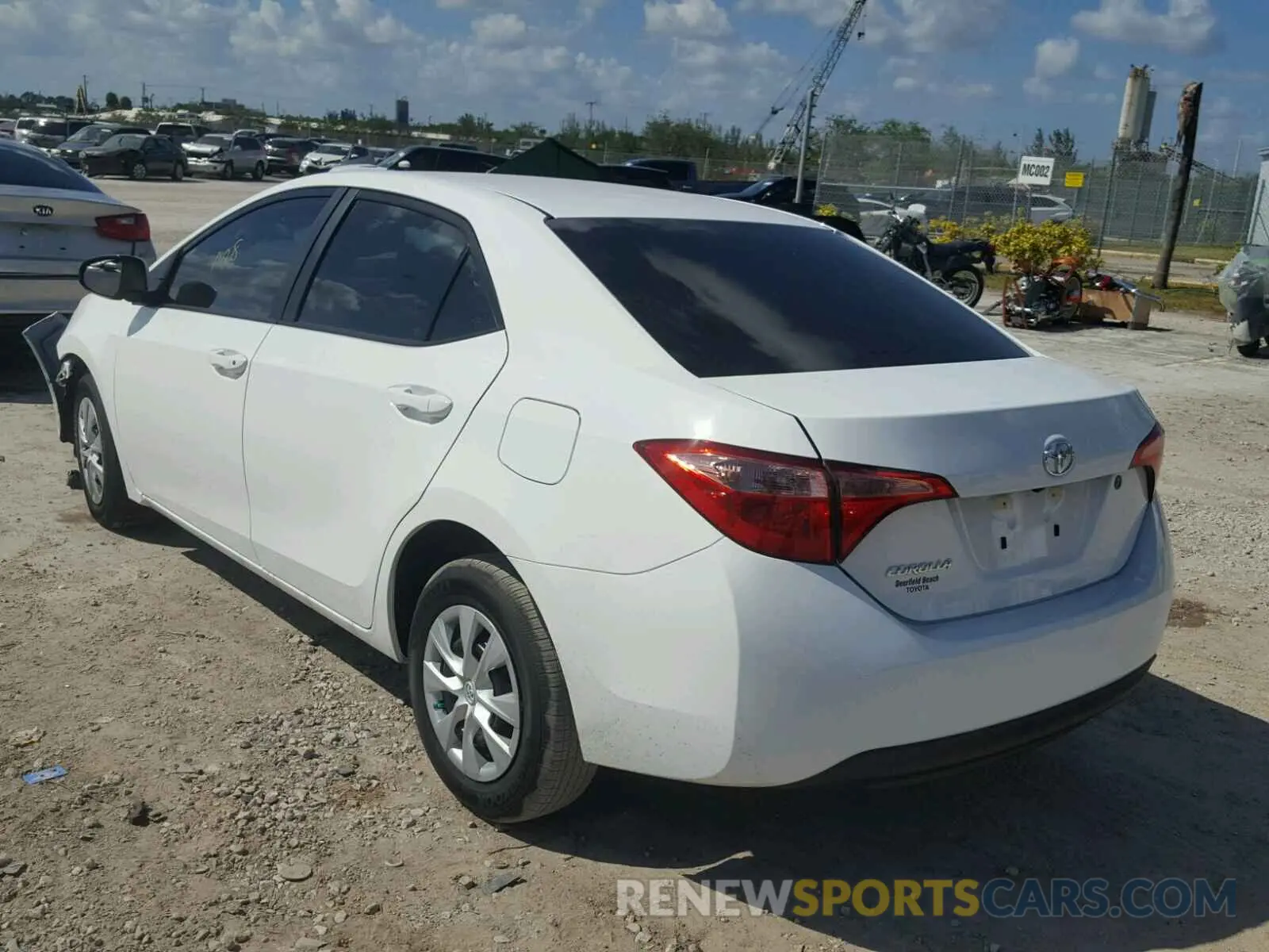 3 fotografías del automóvil dañado 5YFBURHE3KP861392 TOYOTA COROLLA 2019