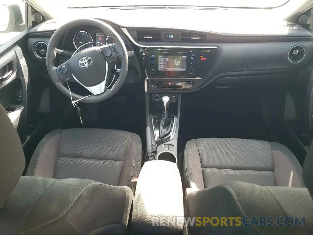 8 fotografías del automóvil dañado 5YFBURHE3KP868620 TOYOTA COROLLA 2019