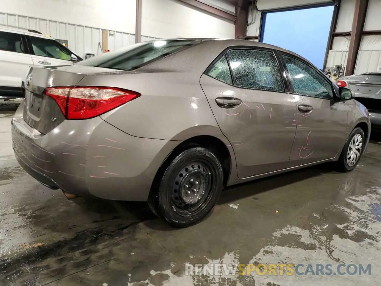 3 fotografías del automóvil dañado 5YFBURHE3KP870089 TOYOTA COROLLA 2019