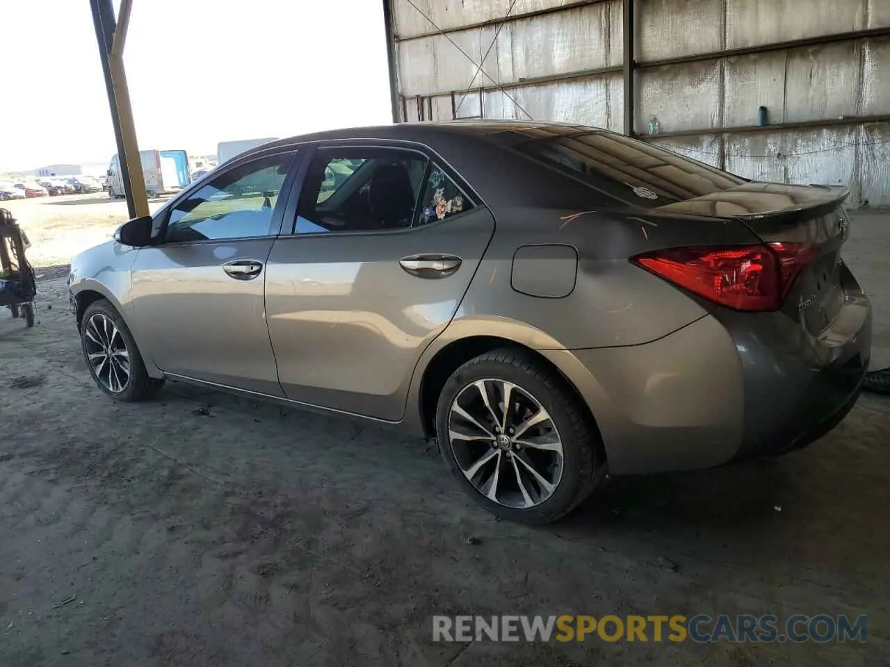 2 fotografías del automóvil dañado 5YFBURHE3KP870870 TOYOTA COROLLA 2019