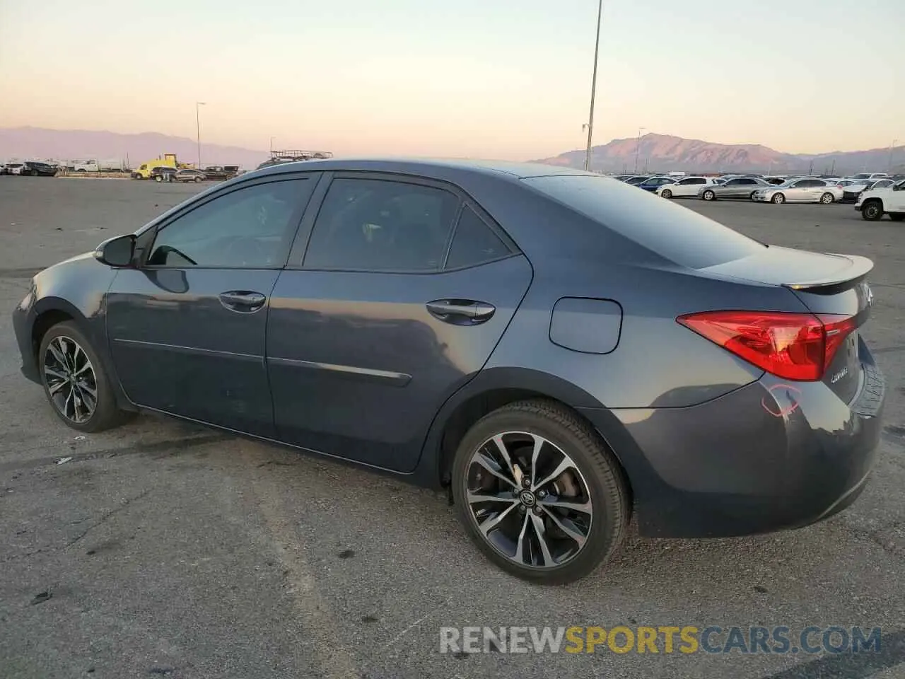 2 fotografías del automóvil dañado 5YFBURHE3KP881495 TOYOTA COROLLA 2019