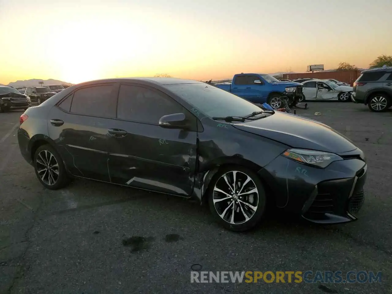 4 fotografías del automóvil dañado 5YFBURHE3KP881495 TOYOTA COROLLA 2019