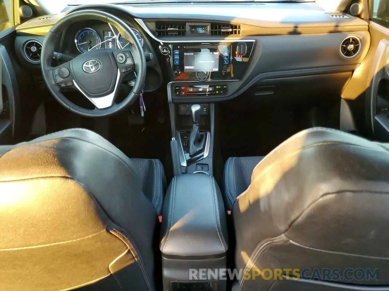8 fotografías del automóvil dañado 5YFBURHE3KP881495 TOYOTA COROLLA 2019