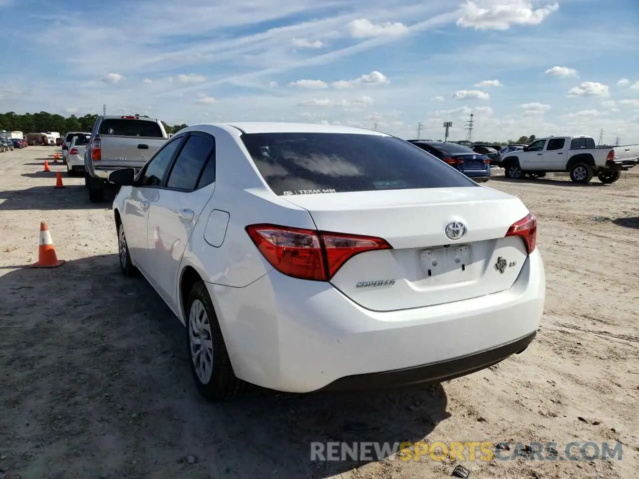 3 fotografías del automóvil dañado 5YFBURHE3KP883179 TOYOTA COROLLA 2019
