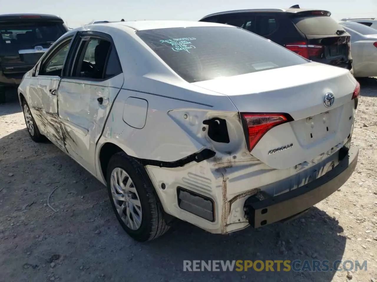3 fotografías del automóvil dañado 5YFBURHE3KP894974 TOYOTA COROLLA 2019