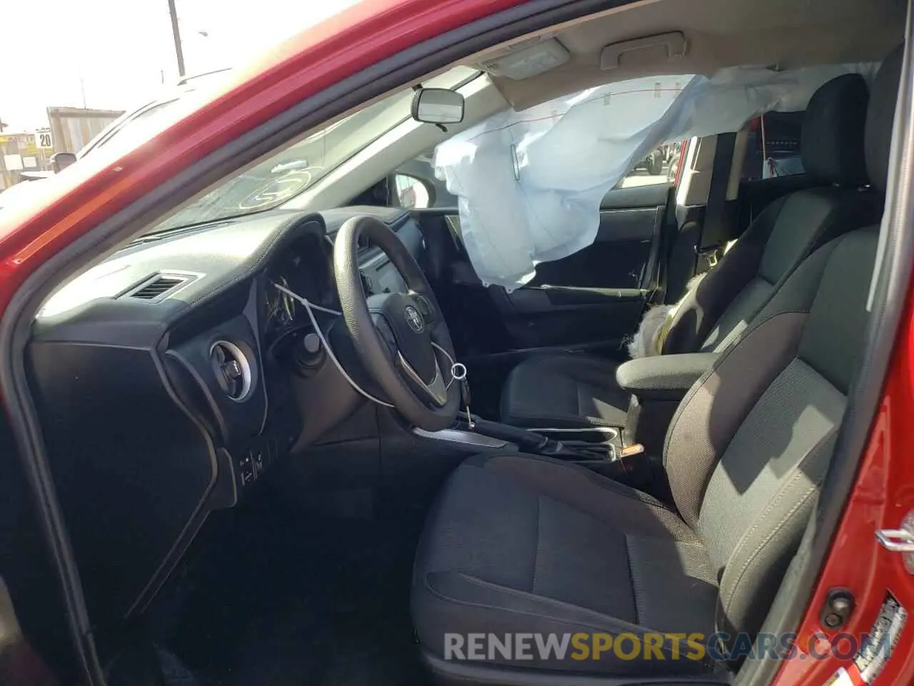 5 fotografías del automóvil dañado 5YFBURHE3KP895252 TOYOTA COROLLA 2019