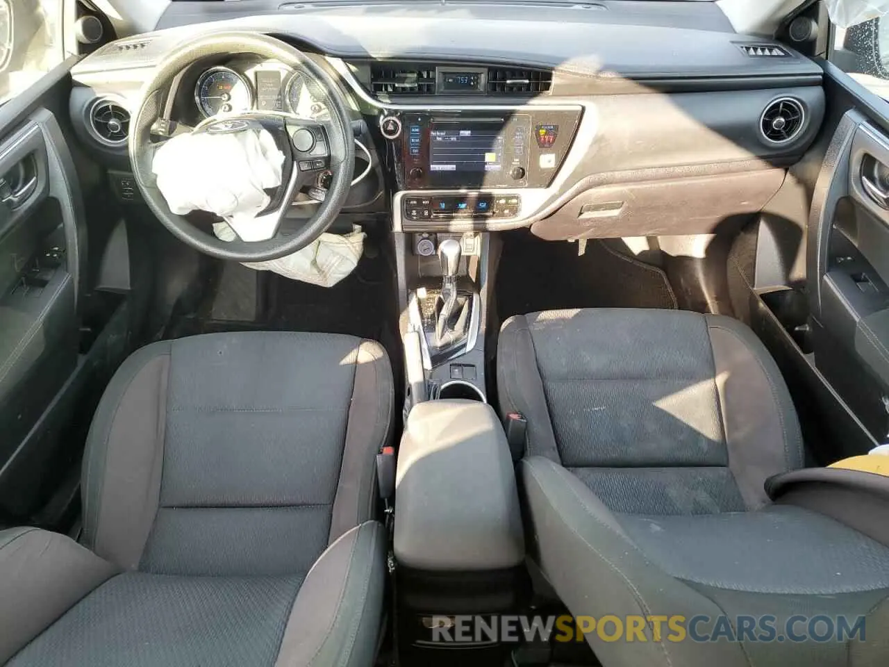 8 fotografías del automóvil dañado 5YFBURHE3KP901728 TOYOTA COROLLA 2019