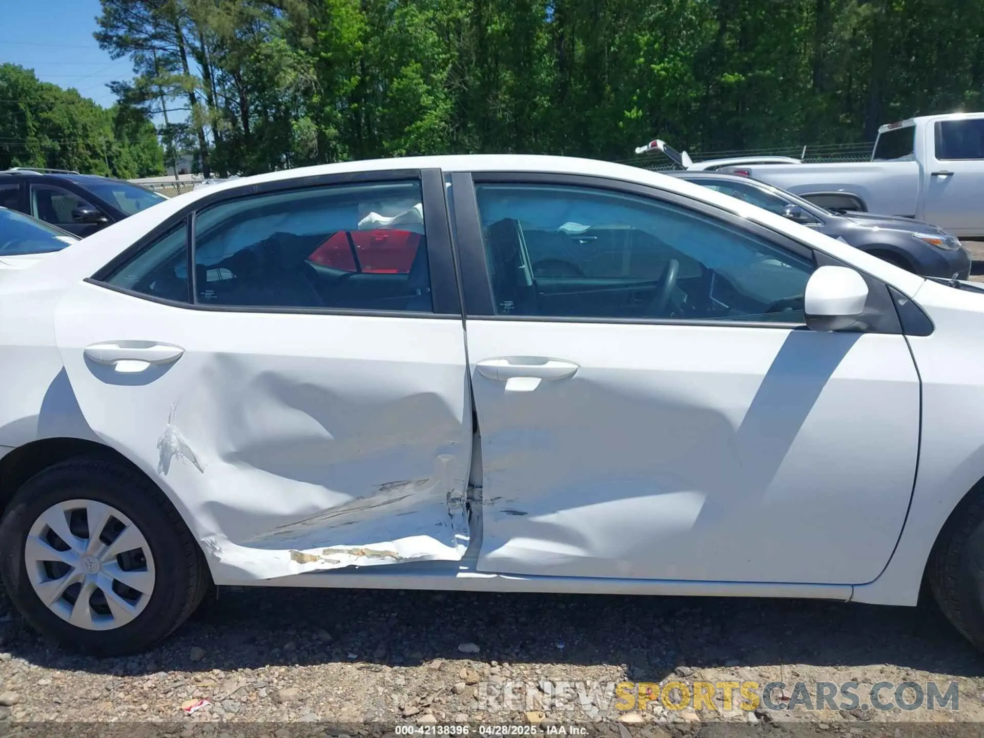 13 fotografías del automóvil dañado 5YFBURHE3KP902247 TOYOTA COROLLA 2019