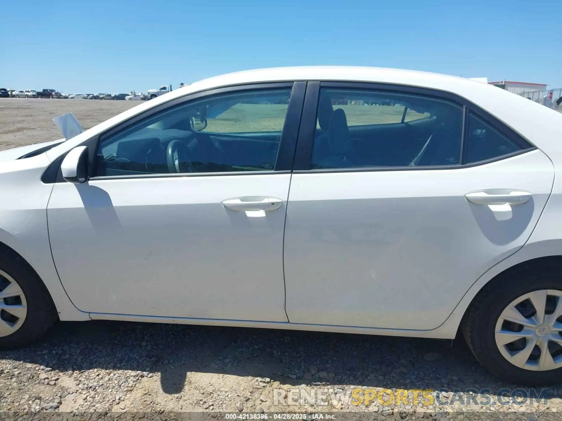 14 fotografías del automóvil dañado 5YFBURHE3KP902247 TOYOTA COROLLA 2019