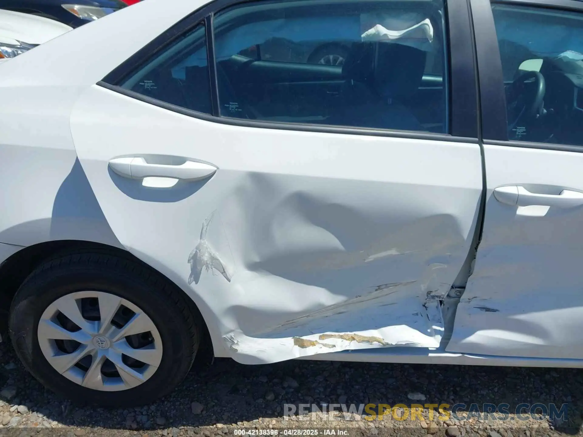 17 fotografías del automóvil dañado 5YFBURHE3KP902247 TOYOTA COROLLA 2019
