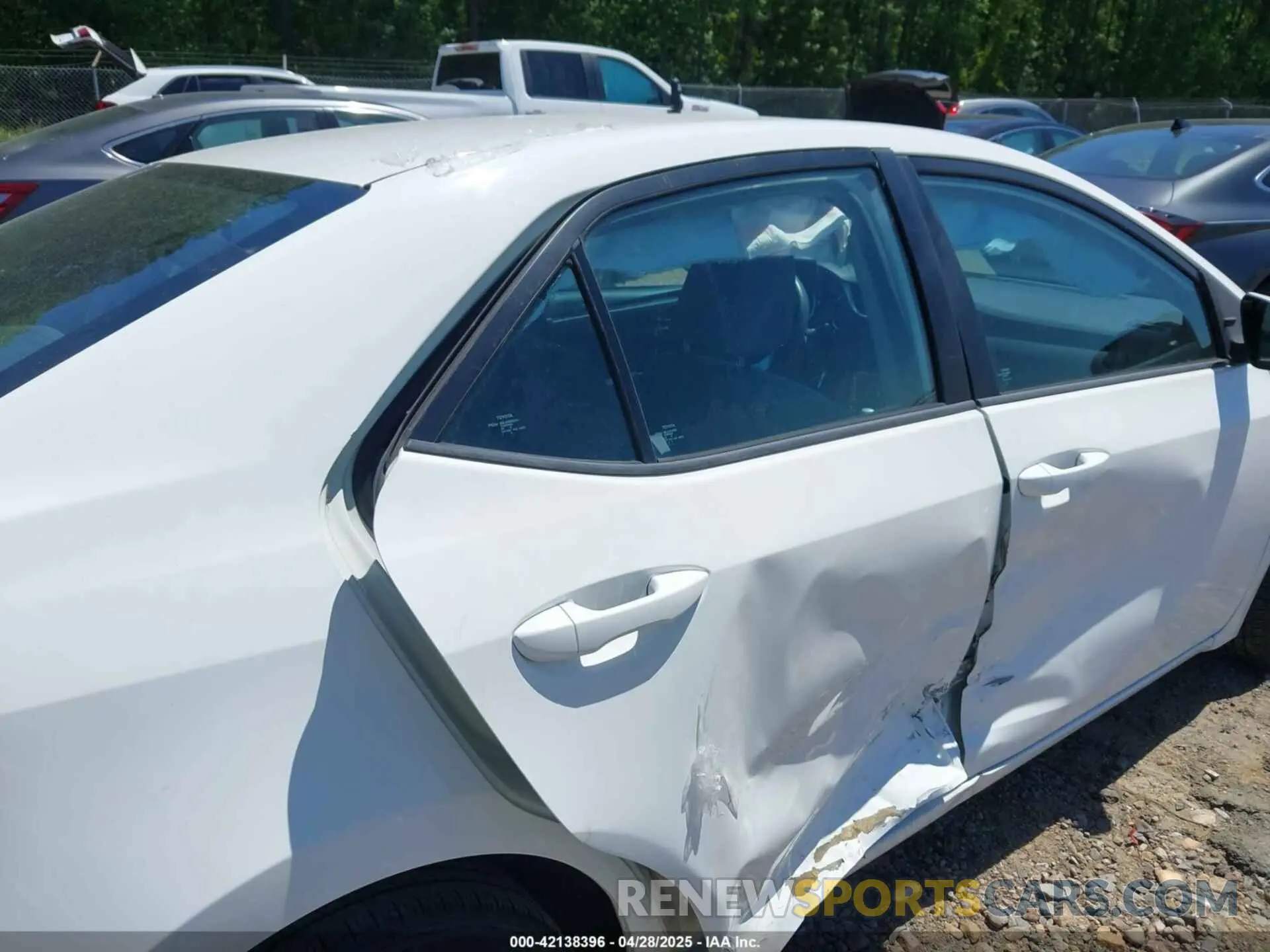 18 fotografías del automóvil dañado 5YFBURHE3KP902247 TOYOTA COROLLA 2019