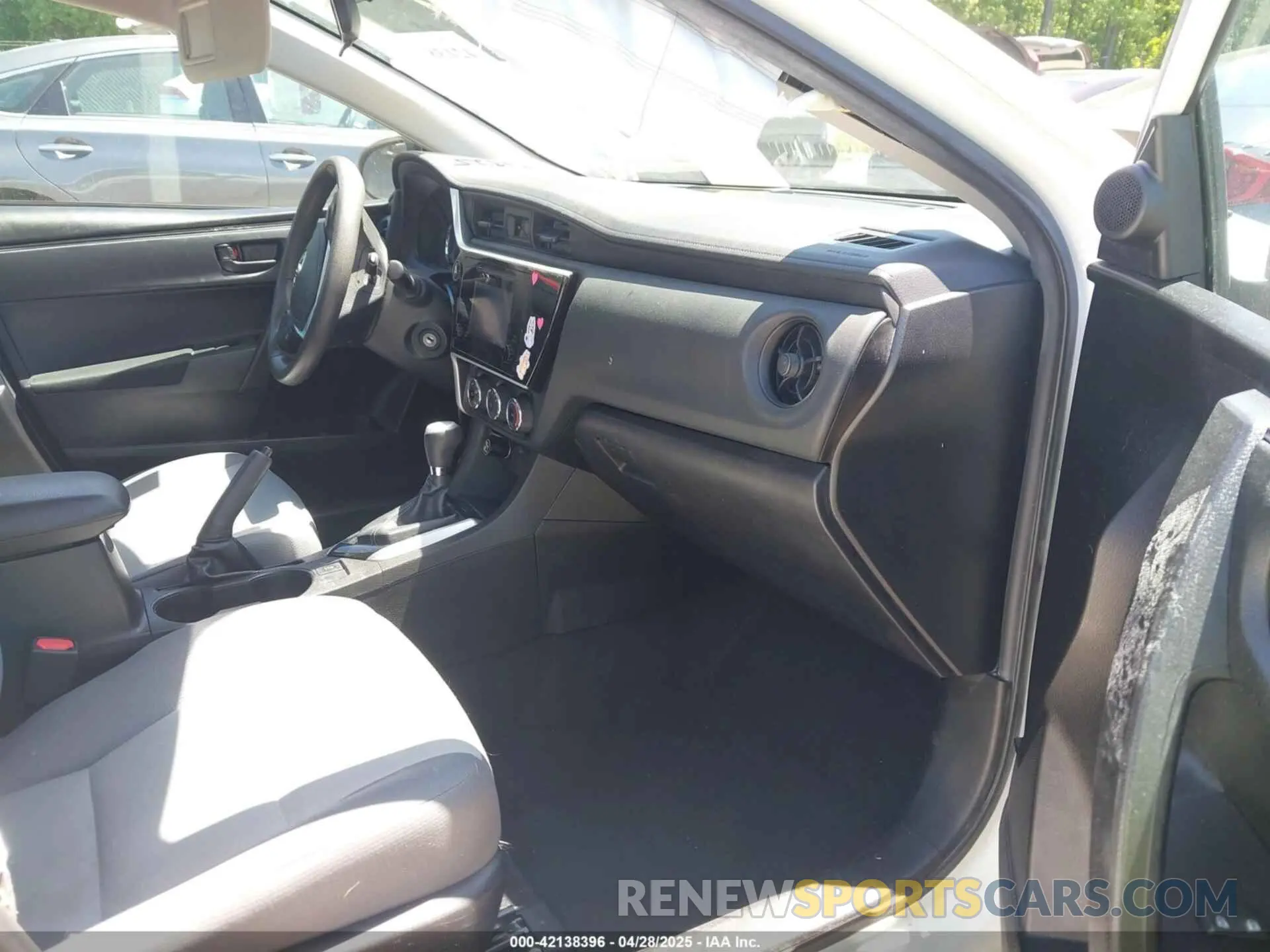 5 fotografías del automóvil dañado 5YFBURHE3KP902247 TOYOTA COROLLA 2019