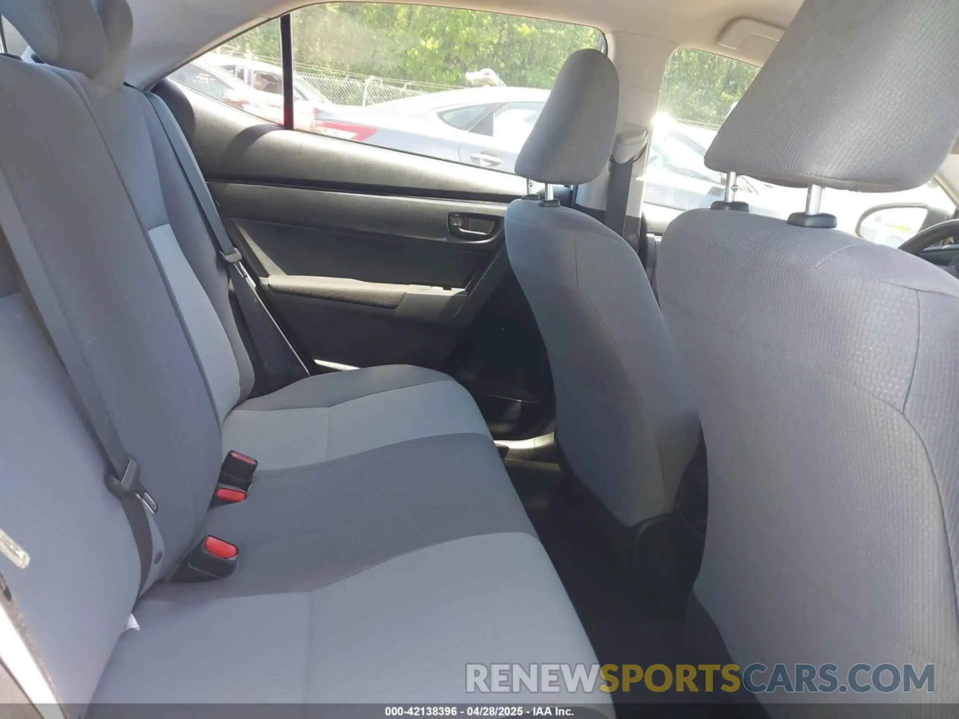 8 fotografías del automóvil dañado 5YFBURHE3KP902247 TOYOTA COROLLA 2019