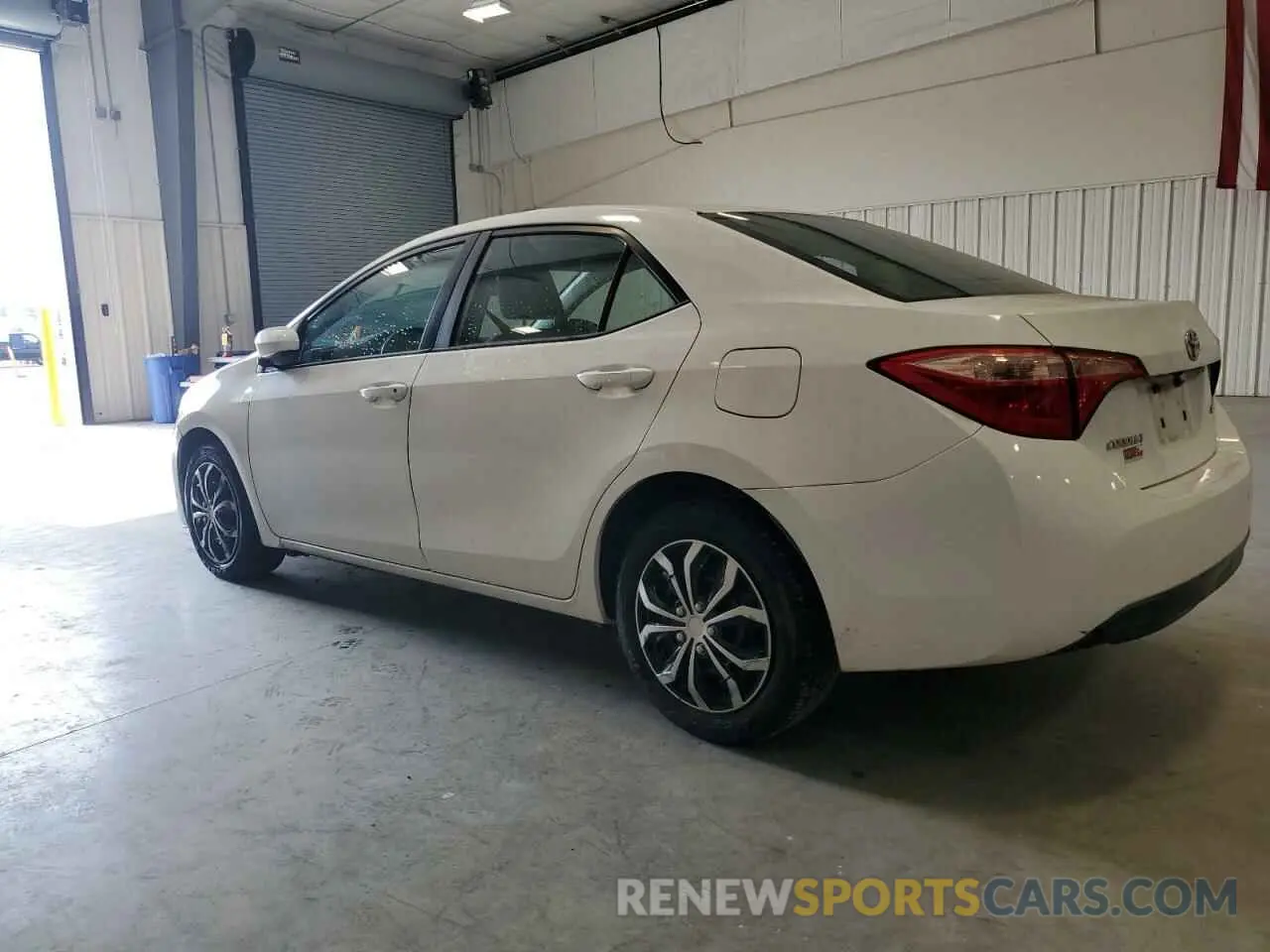 2 fotografías del automóvil dañado 5YFBURHE3KP909747 TOYOTA COROLLA 2019