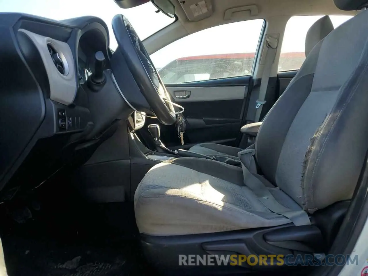 7 fotografías del automóvil dañado 5YFBURHE3KP909747 TOYOTA COROLLA 2019