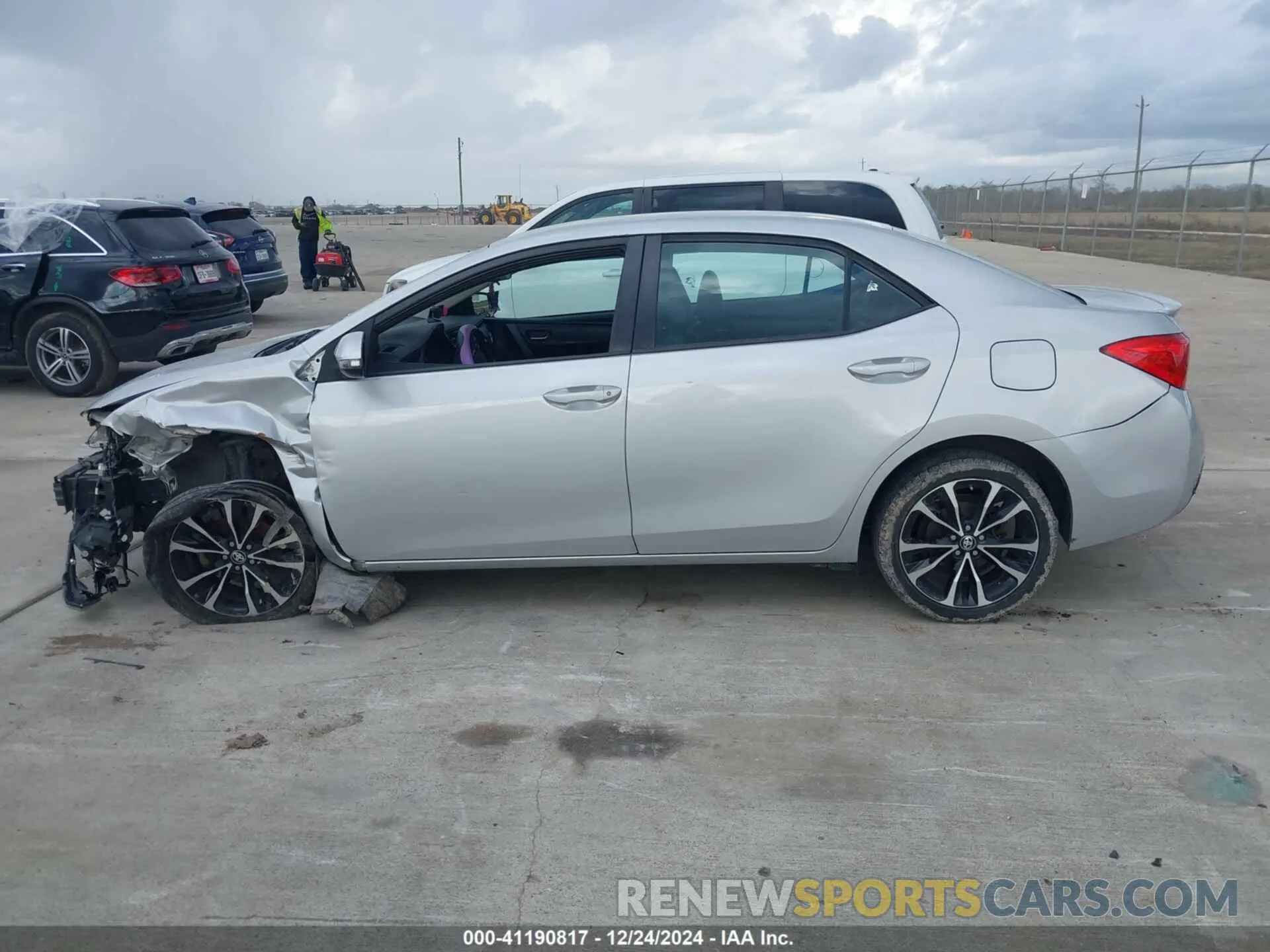 13 fotografías del automóvil dañado 5YFBURHE3KP927911 TOYOTA COROLLA 2019
