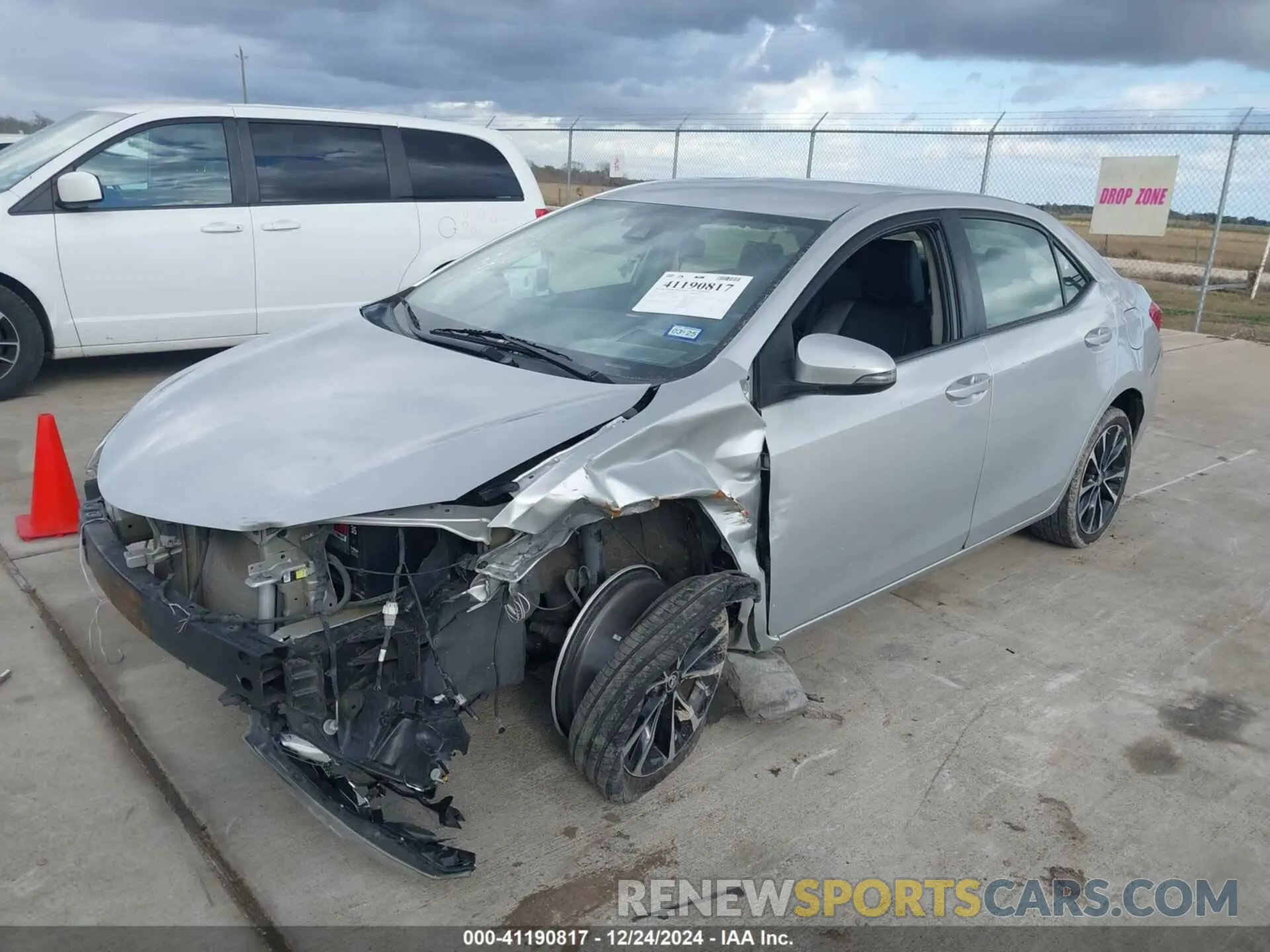 2 fotografías del automóvil dañado 5YFBURHE3KP927911 TOYOTA COROLLA 2019