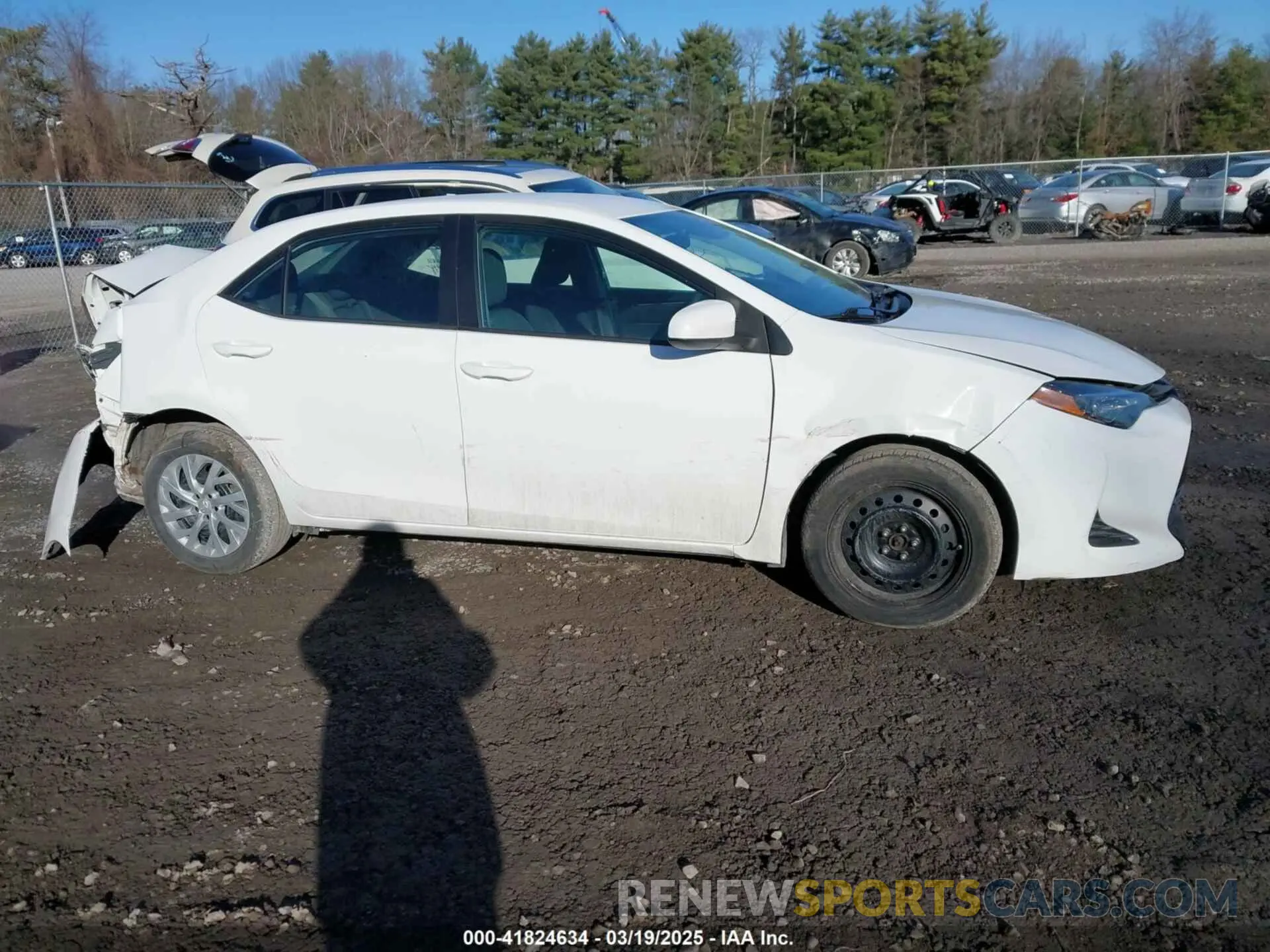 13 fotografías del automóvil dañado 5YFBURHE3KP937225 TOYOTA COROLLA 2019