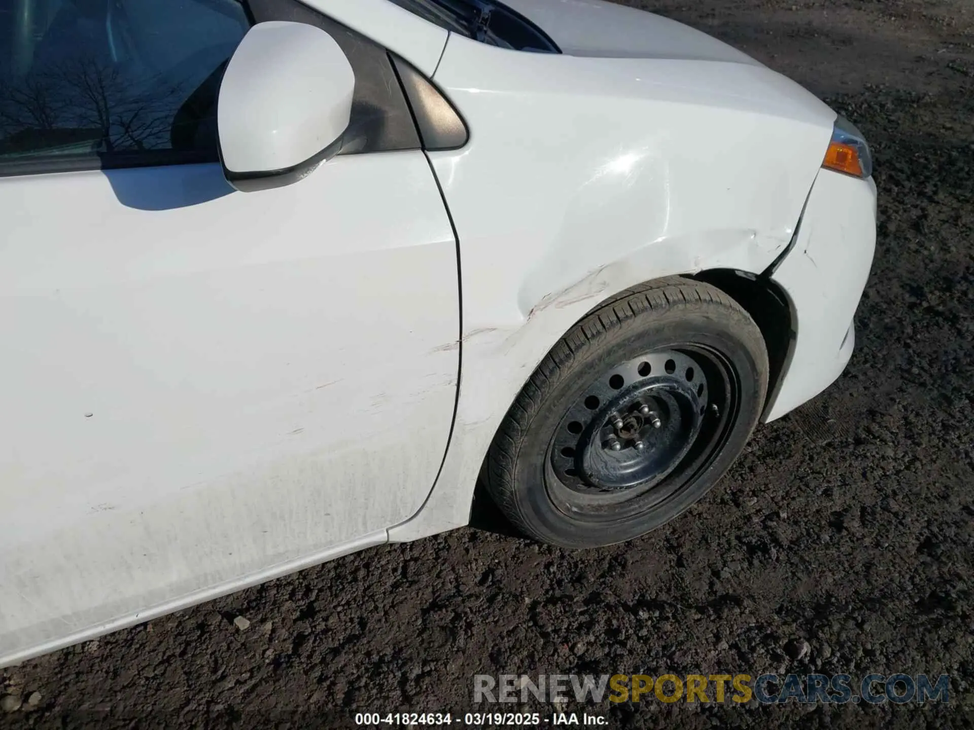 17 fotografías del automóvil dañado 5YFBURHE3KP937225 TOYOTA COROLLA 2019