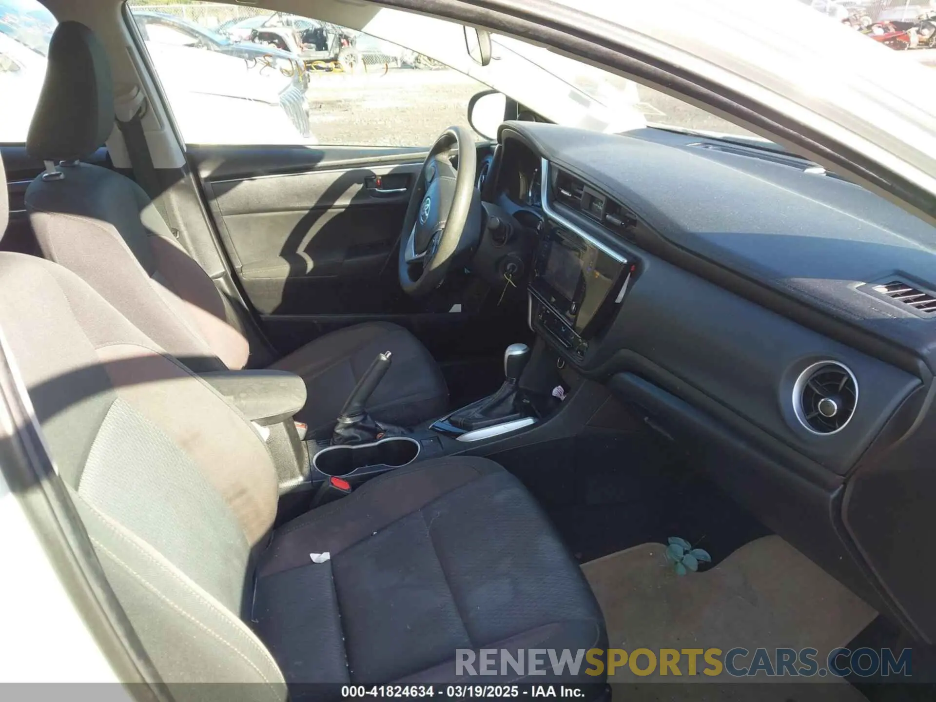 5 fotografías del automóvil dañado 5YFBURHE3KP937225 TOYOTA COROLLA 2019