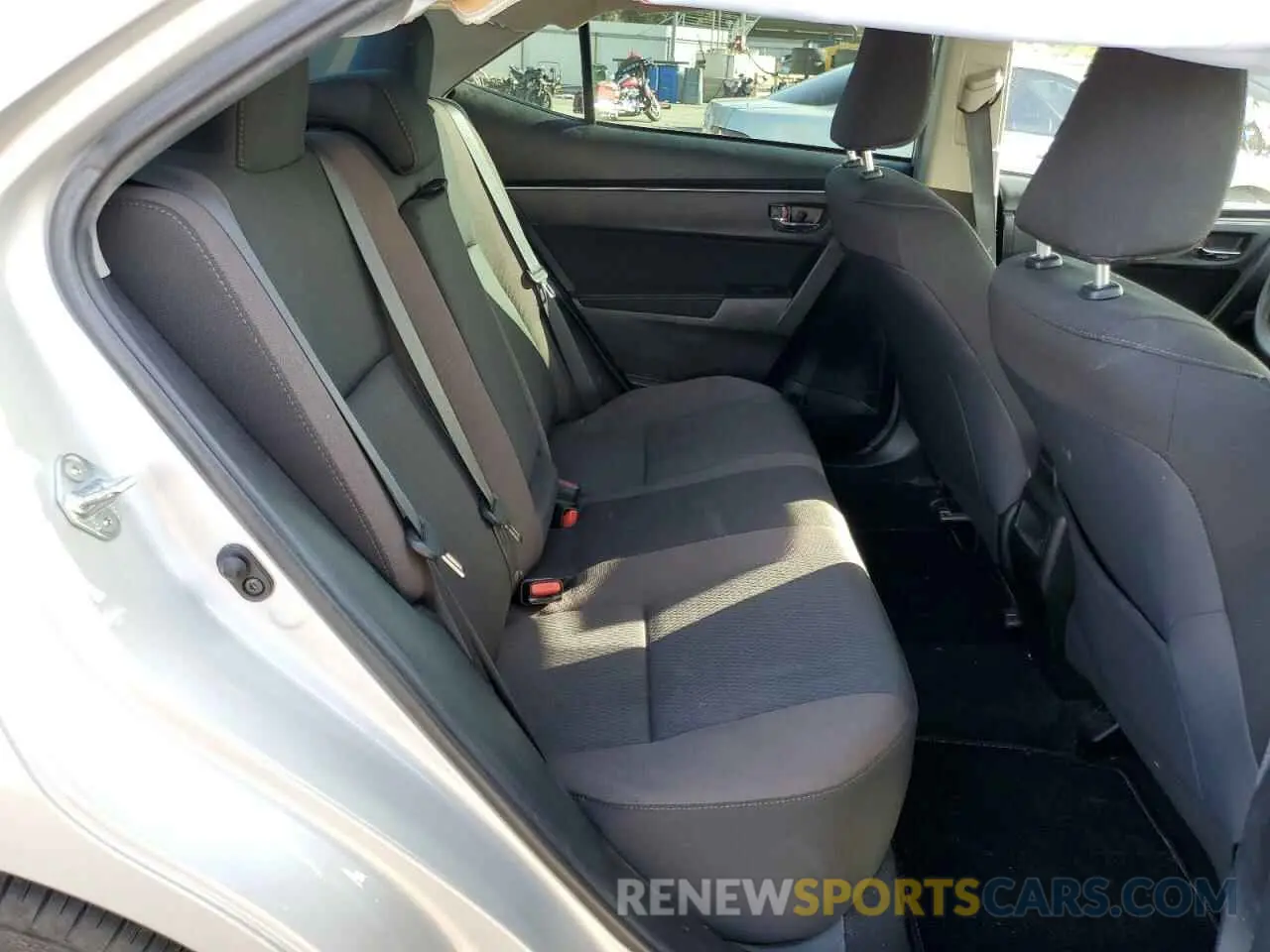 10 fotografías del automóvil dañado 5YFBURHE3KP942215 TOYOTA COROLLA 2019