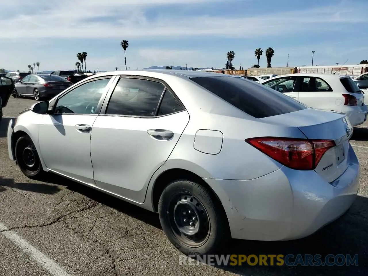 2 fotografías del automóvil dañado 5YFBURHE3KP942215 TOYOTA COROLLA 2019