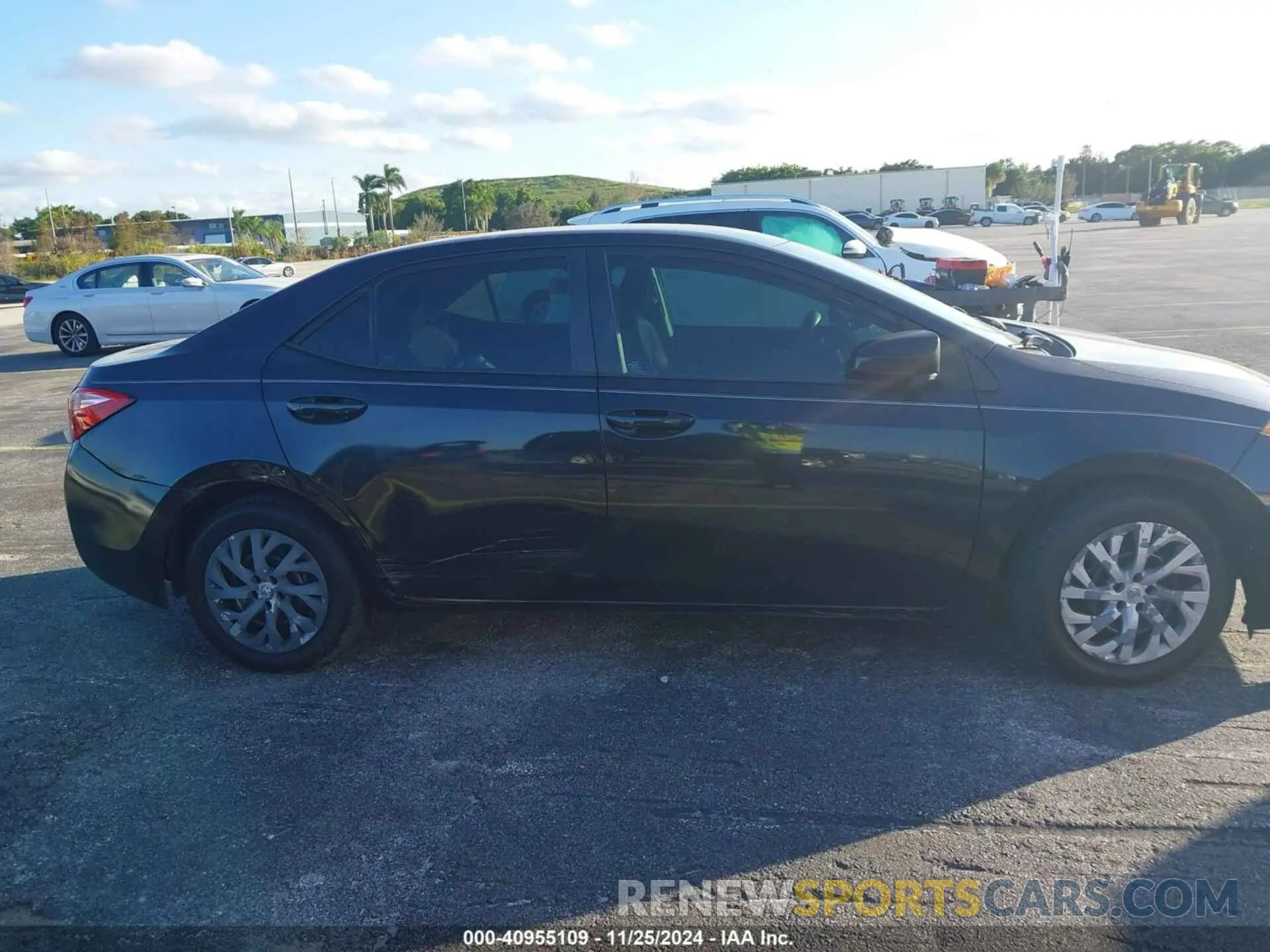 12 fotografías del automóvil dañado 5YFBURHE3KP946362 TOYOTA COROLLA 2019